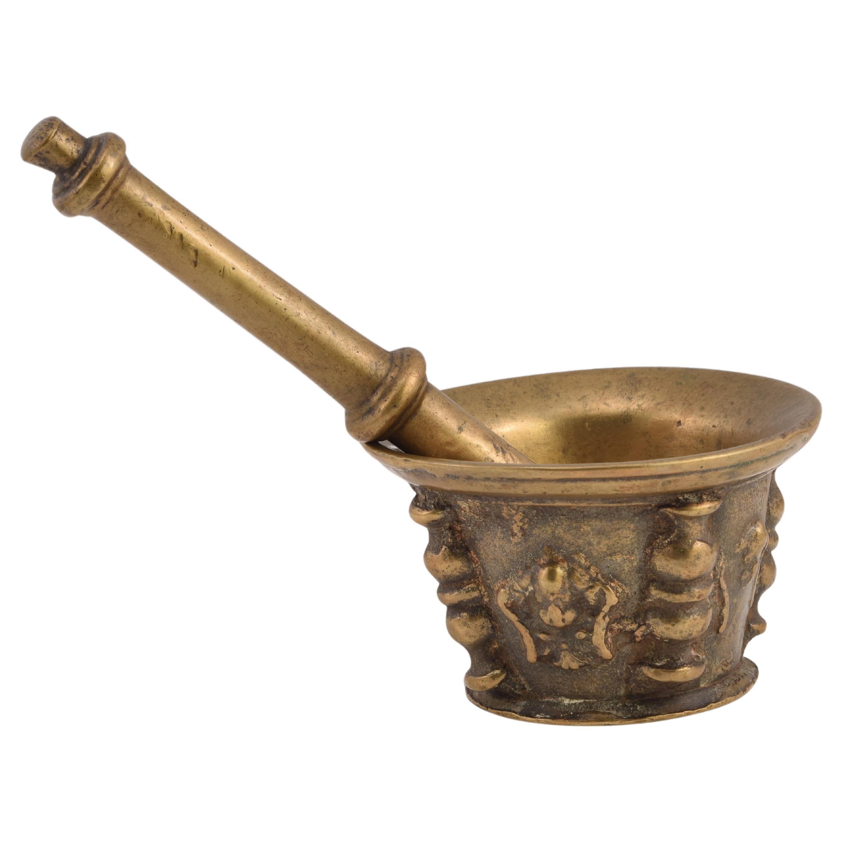Mortar with pestle. Bronze. Spanish school, 17th century.  For Sale