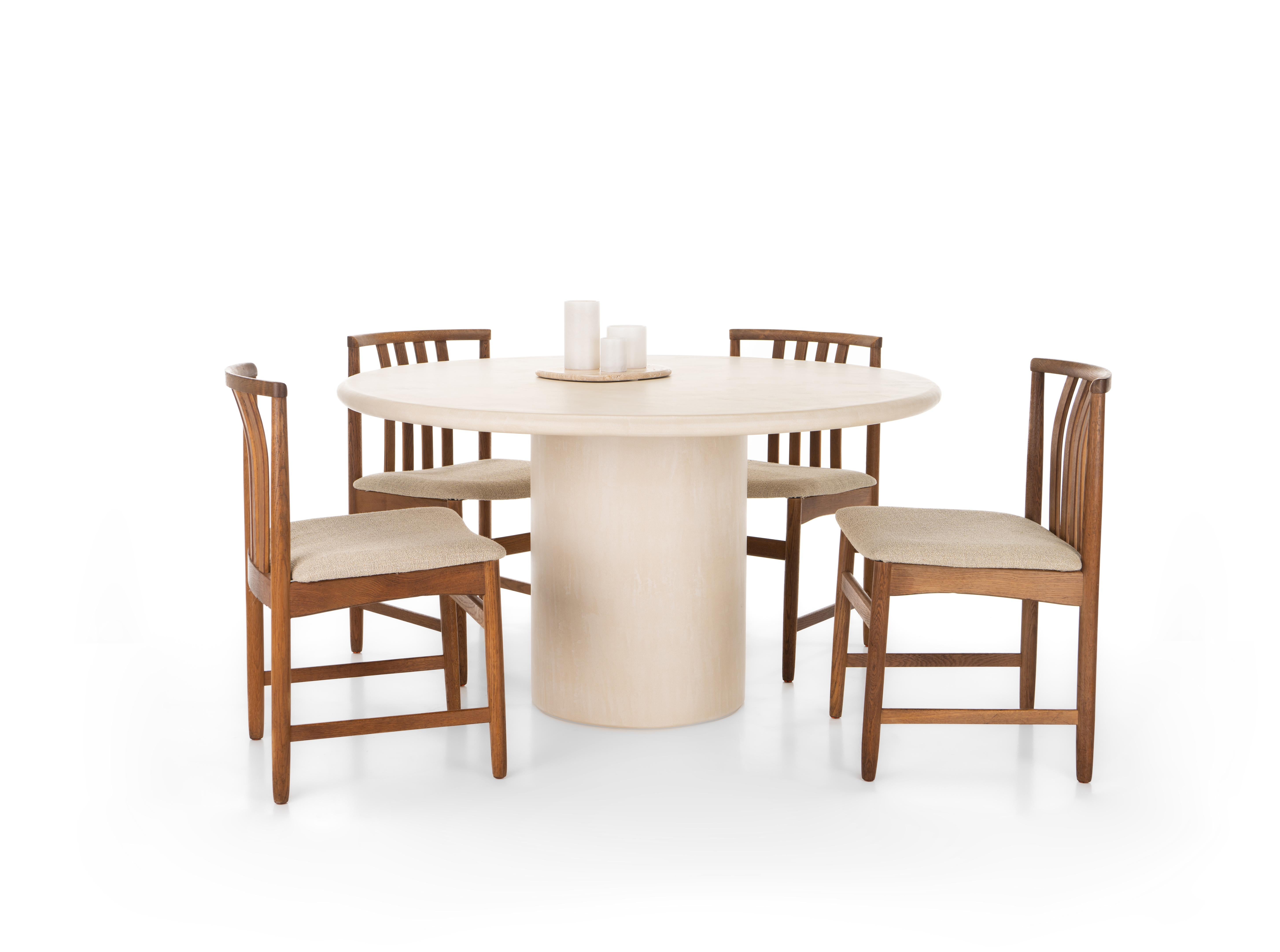 Minimaliste Table de salle à manger ronde en plâtre naturel colonne 120 d' Isabelle Beaumont en vente