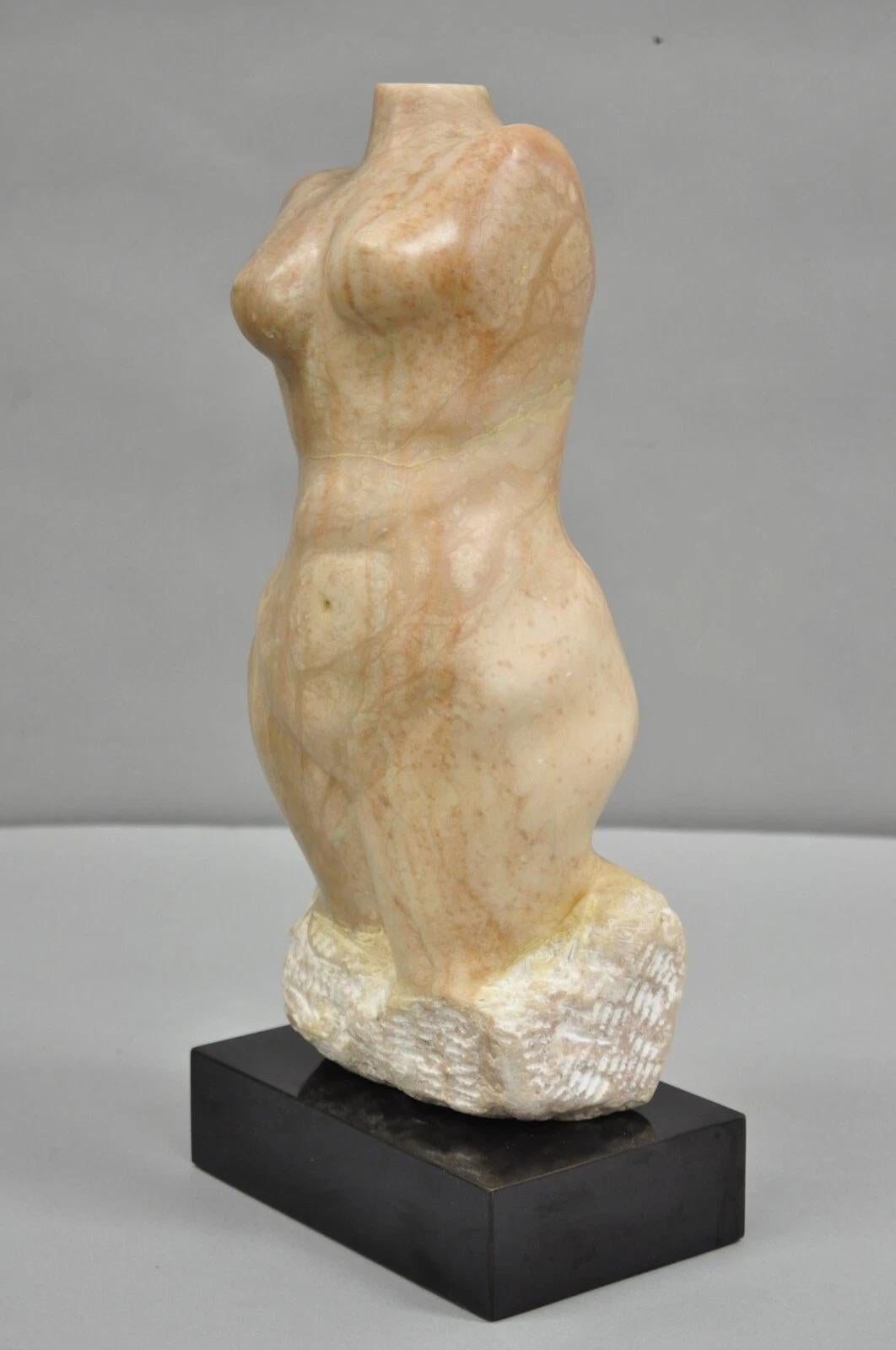 Morton Gaffin Buste de femme nue Moderniste Sculpture en albâtre sculpté à la pêche Bon état - En vente à Philadelphia, PA