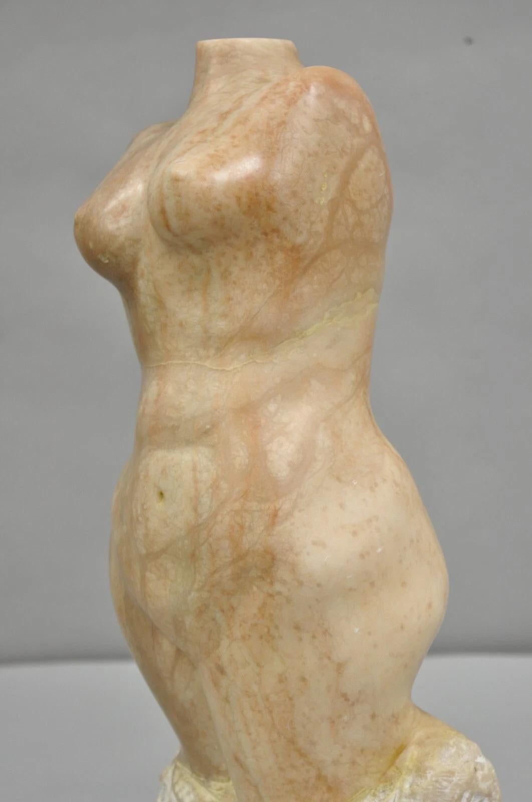 20ième siècle Morton Gaffin Buste de femme nue Moderniste Sculpture en albâtre sculpté à la pêche en vente