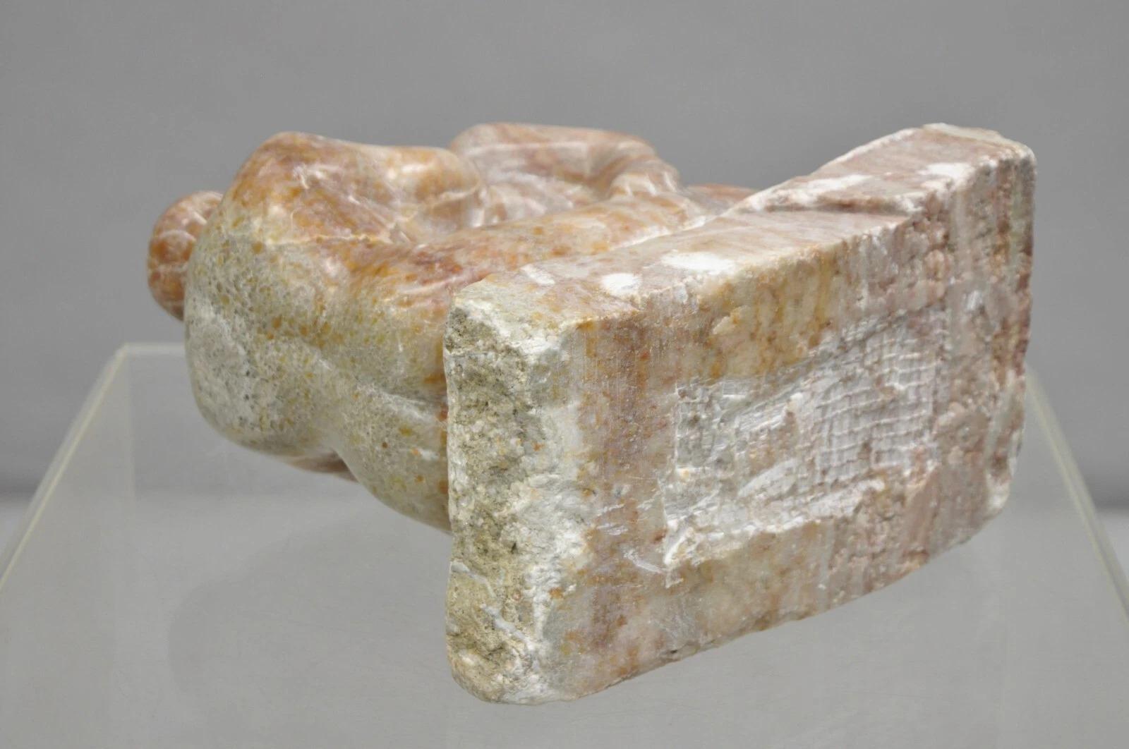 Morton Gaffin „Liebespaar umarmen“ Modernistische geschnitzte Aktskulptur aus Alabastermarmor, Morton Gaffin im Angebot 4