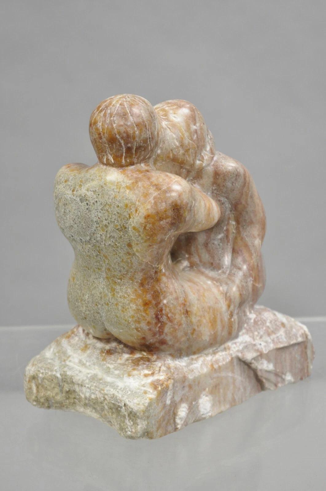 Morton Gaffin „Liebespaar umarmen“ Modernistische geschnitzte Aktskulptur aus Alabastermarmor, Morton Gaffin im Angebot 2