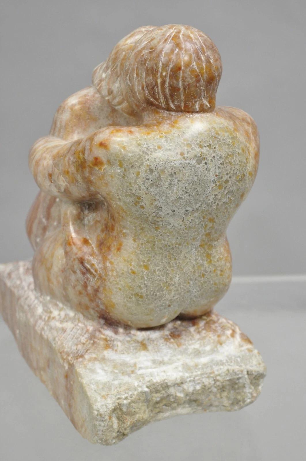 Morton Gaffin „Liebespaar umarmen“ Modernistische geschnitzte Aktskulptur aus Alabastermarmor, Morton Gaffin im Angebot 3