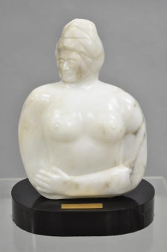 Morton Gaffin "Donna III", scultura modernista in alabastro bianco intagliato con busto di nudo