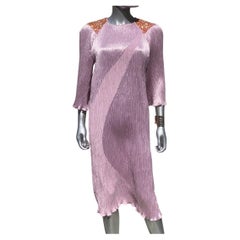 Morton Miles Fortuny plissiertes Chemise-Kleid mit lavendelfarbenen Perlen-Akzenten Größe 8