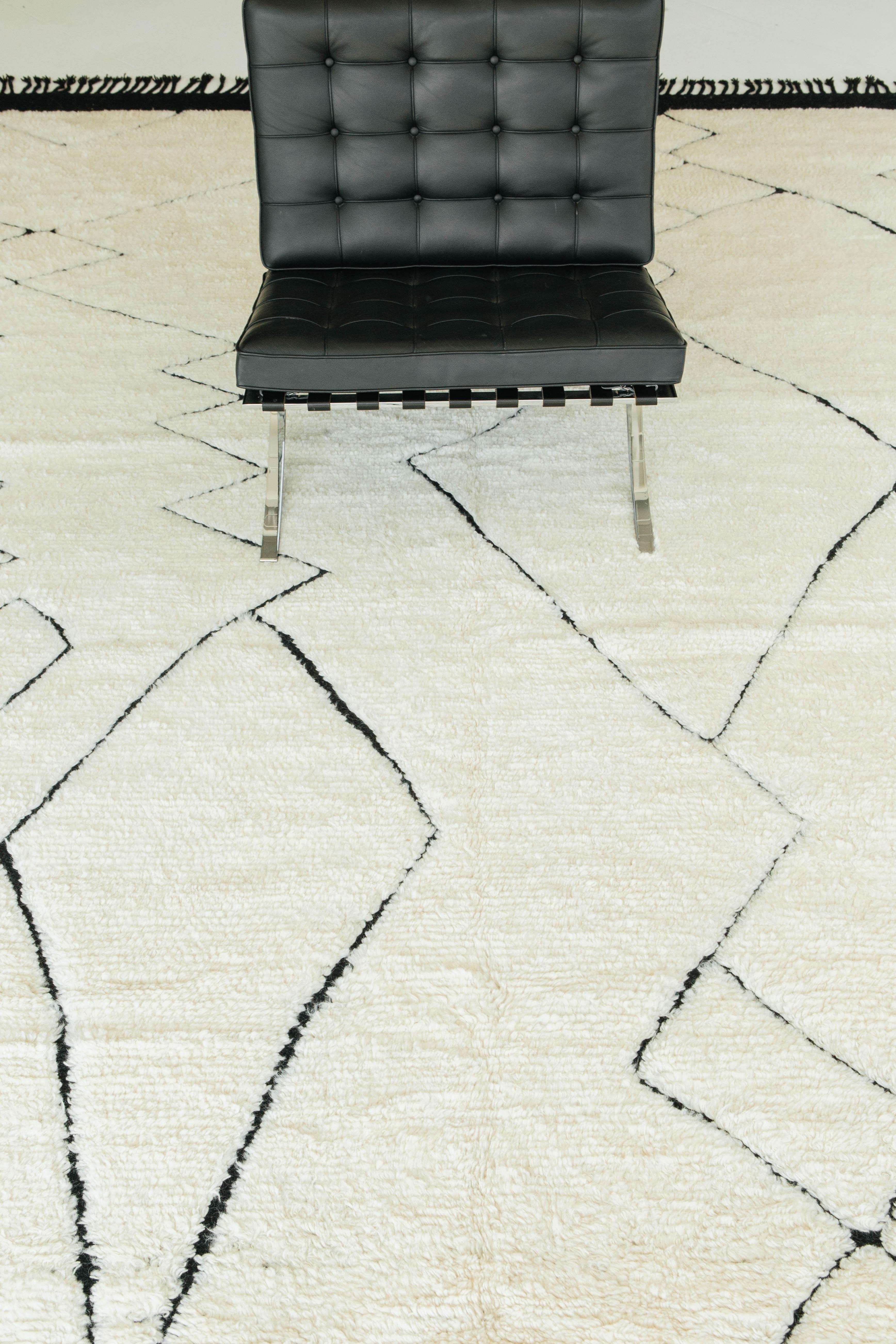 Organico moderno Tappeto Morus, Collezione Atlas di Mehraban Rugs in vendita