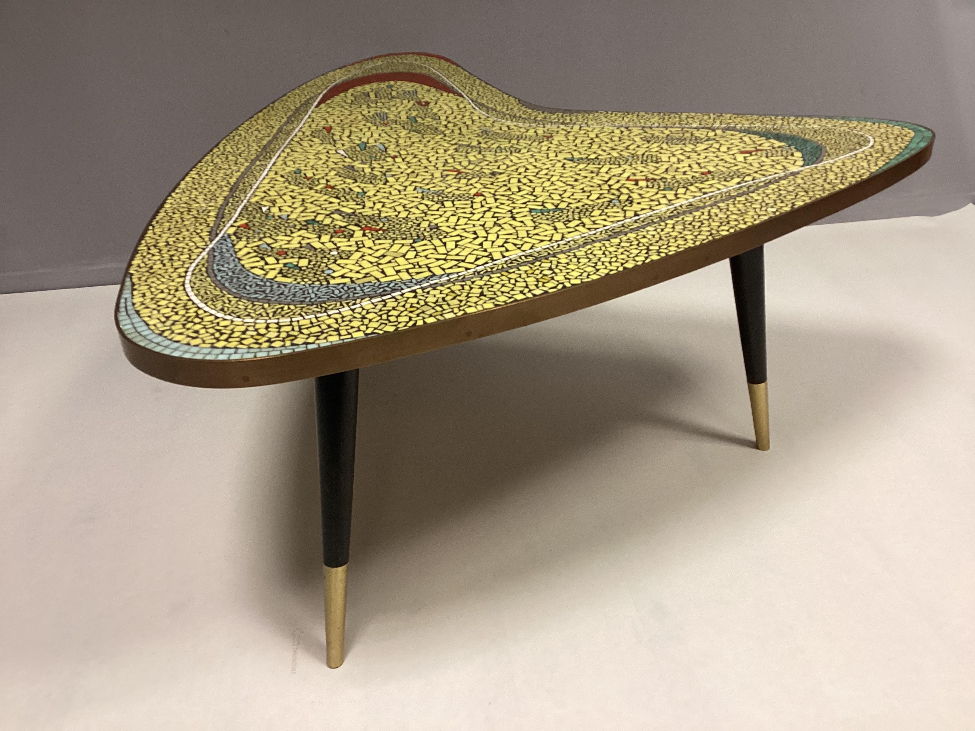 Fait main Table basse en mosaïque de Berhold Müller années 50 Oerlingerhausen Allemagne Boommerang  en vente