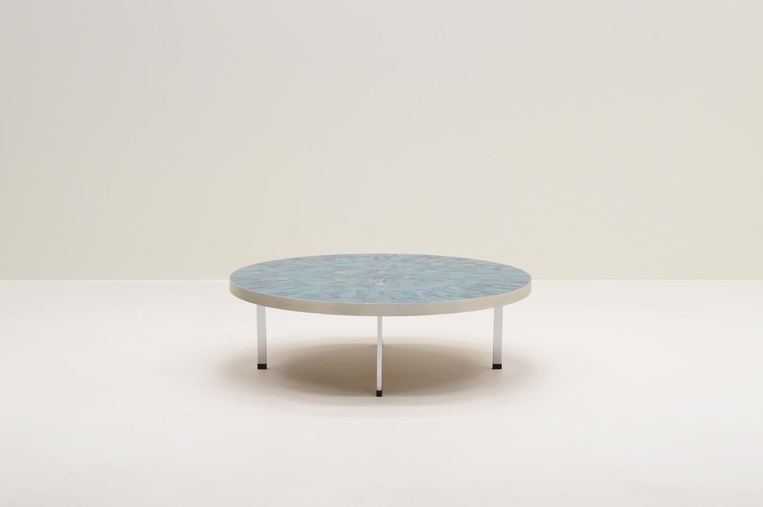 Mosaic coffee table by Berthold Müller-Oerlinghausen (1893 – 1979) for Mosaikwerkstatt Berthold Müller-Oerlinghausen, 1960s Germany. Round bruched aluminum edge with an inlay of various tones of blue and some green and pink mosaic tiles. Chrome legs