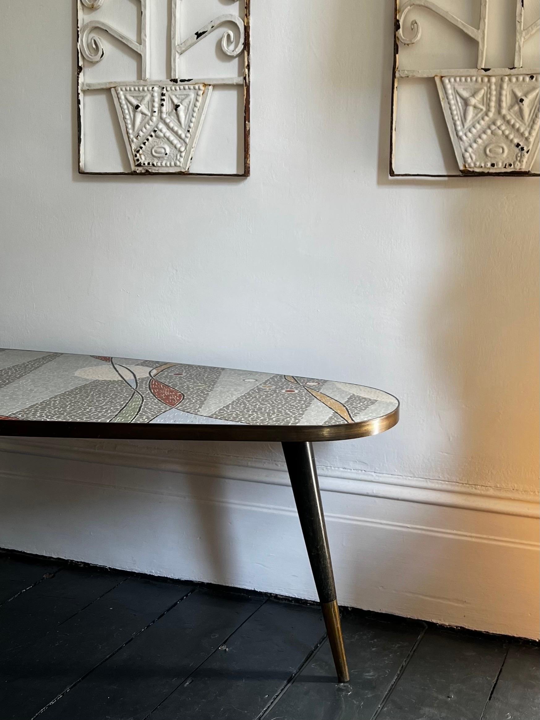 Table basse en mosaïque aux tons pastel et gris en vente 4
