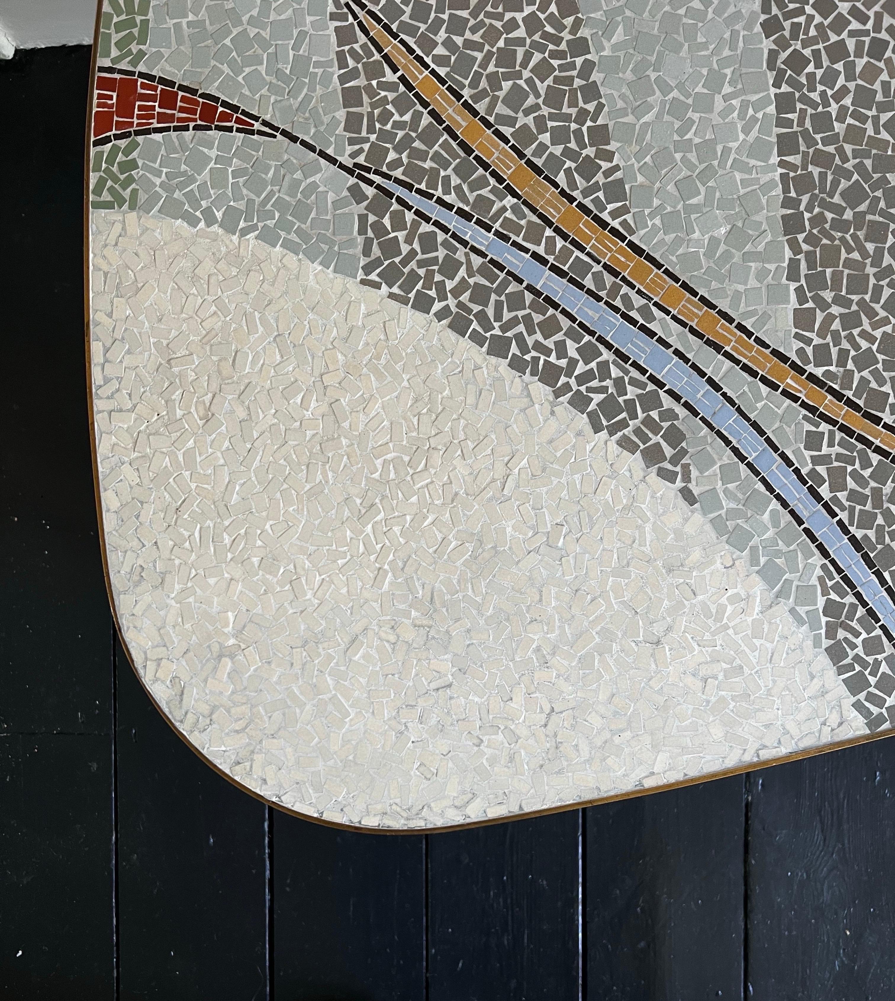 Table basse en mosaïque aux tons pastel et gris État moyen - En vente à London, GB