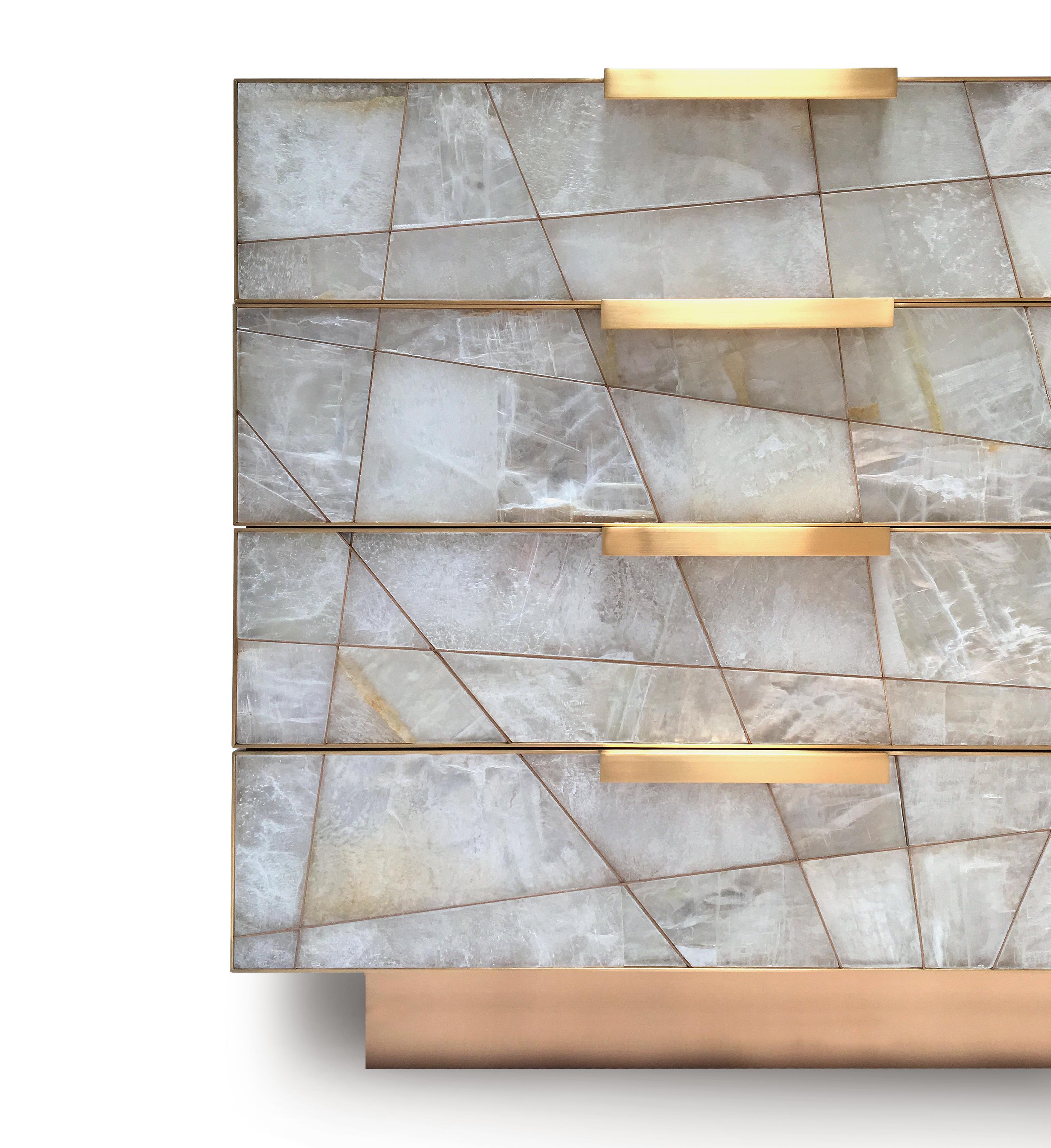 Mosaik-Kommode aus Selenit, Bronze und amerikanischem Nussbaumholz von Newell Design Studio (Moderne) im Angebot