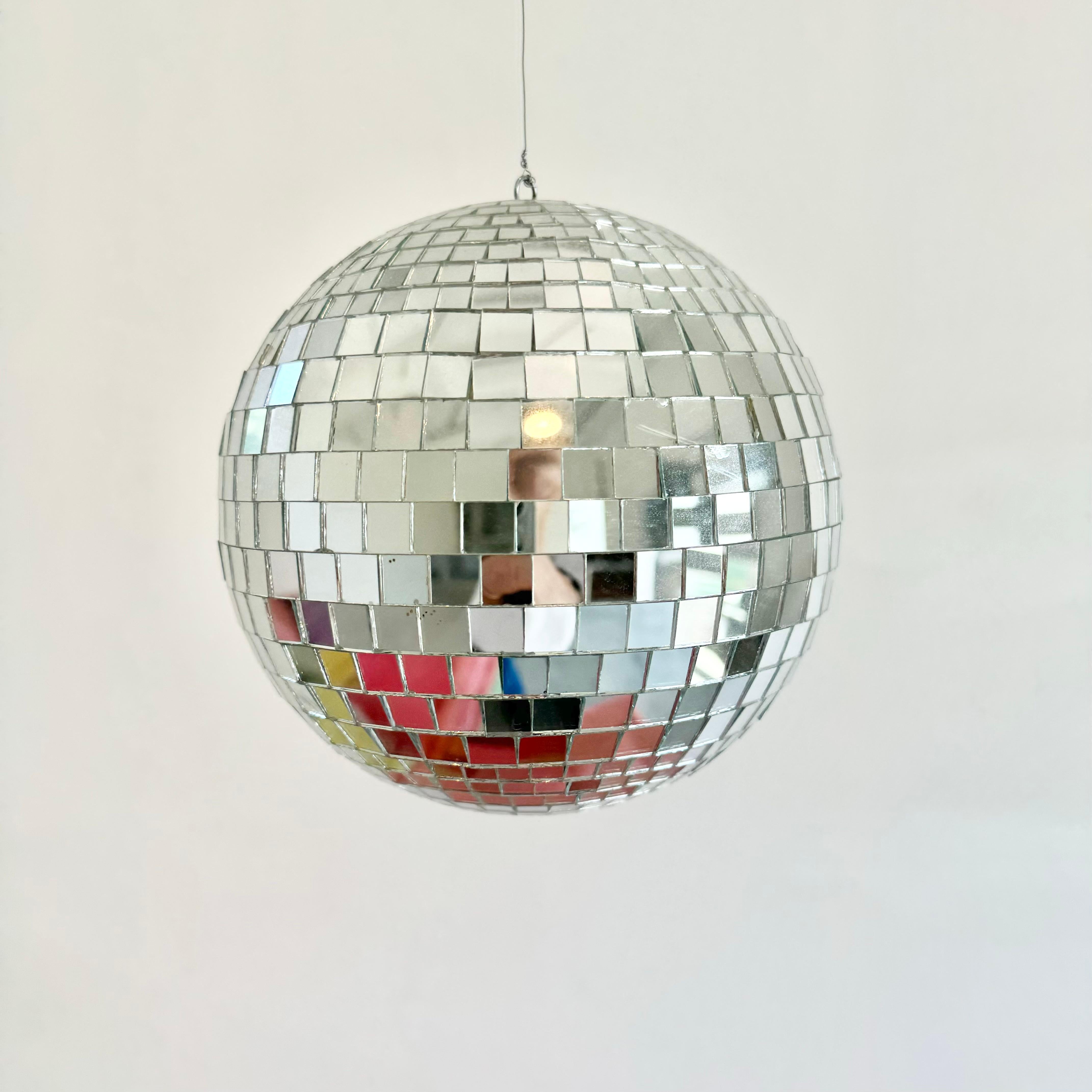 Disco-Kugel aus Mosaikglas, 1980er Jahre, USA im Zustand „Gut“ im Angebot in Los Angeles, CA