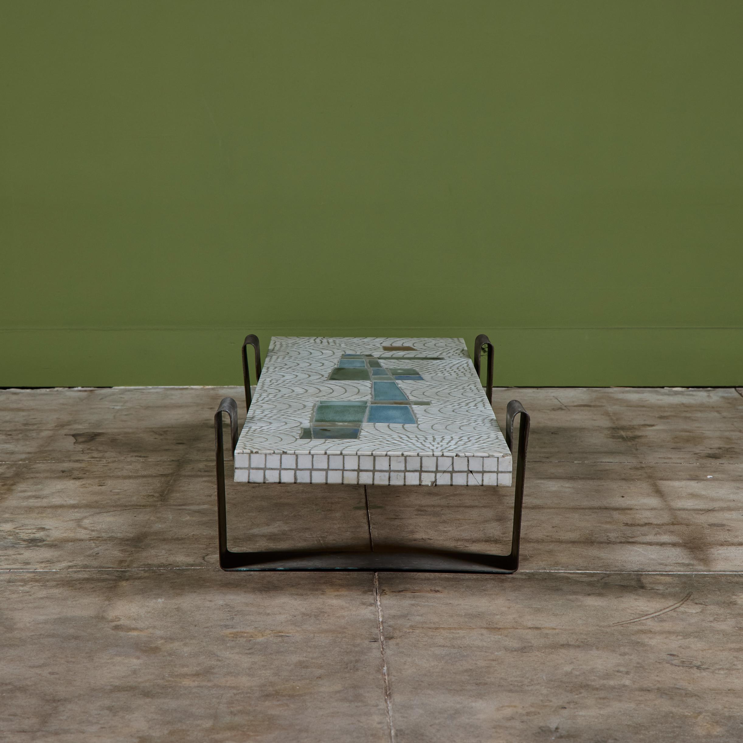 Mesa de centro de mosaico de azulejos de vidrio en Bueno estado para la venta en Los Angeles, CA