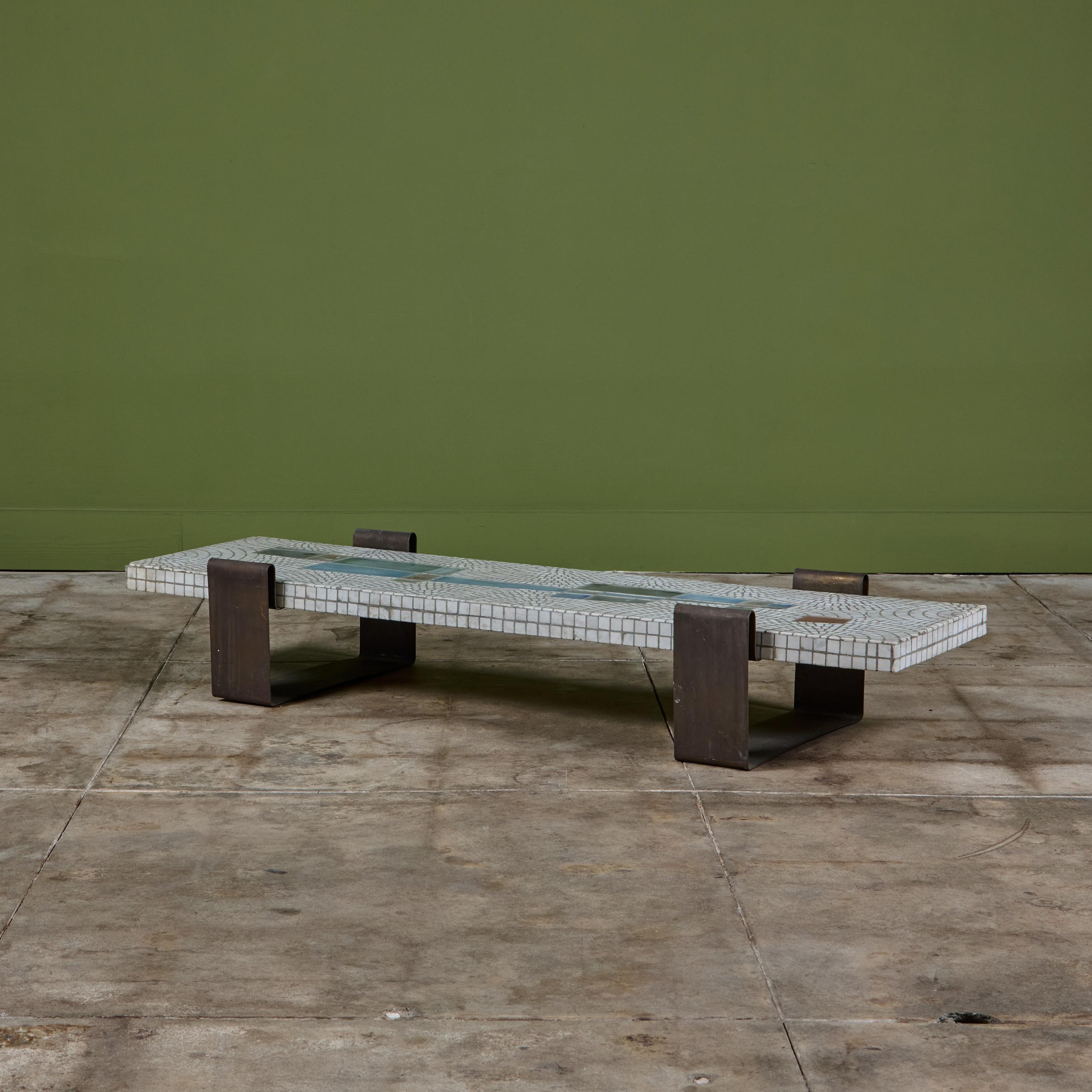 Mesa de centro de mosaico de azulejos de vidrio Latón en venta