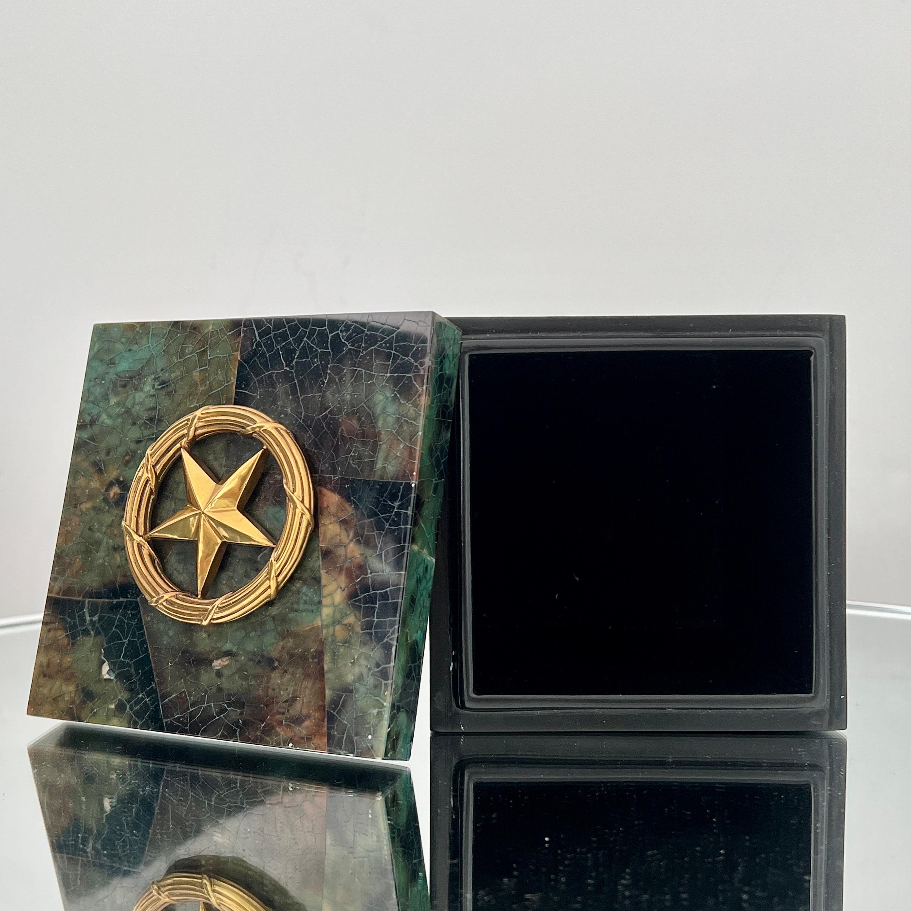 Decorative Box in Green Mosaic Penshell with Brass Star Accent by Maitland Smith In Excellent Condition For Sale In Fort Lauderdale, FL