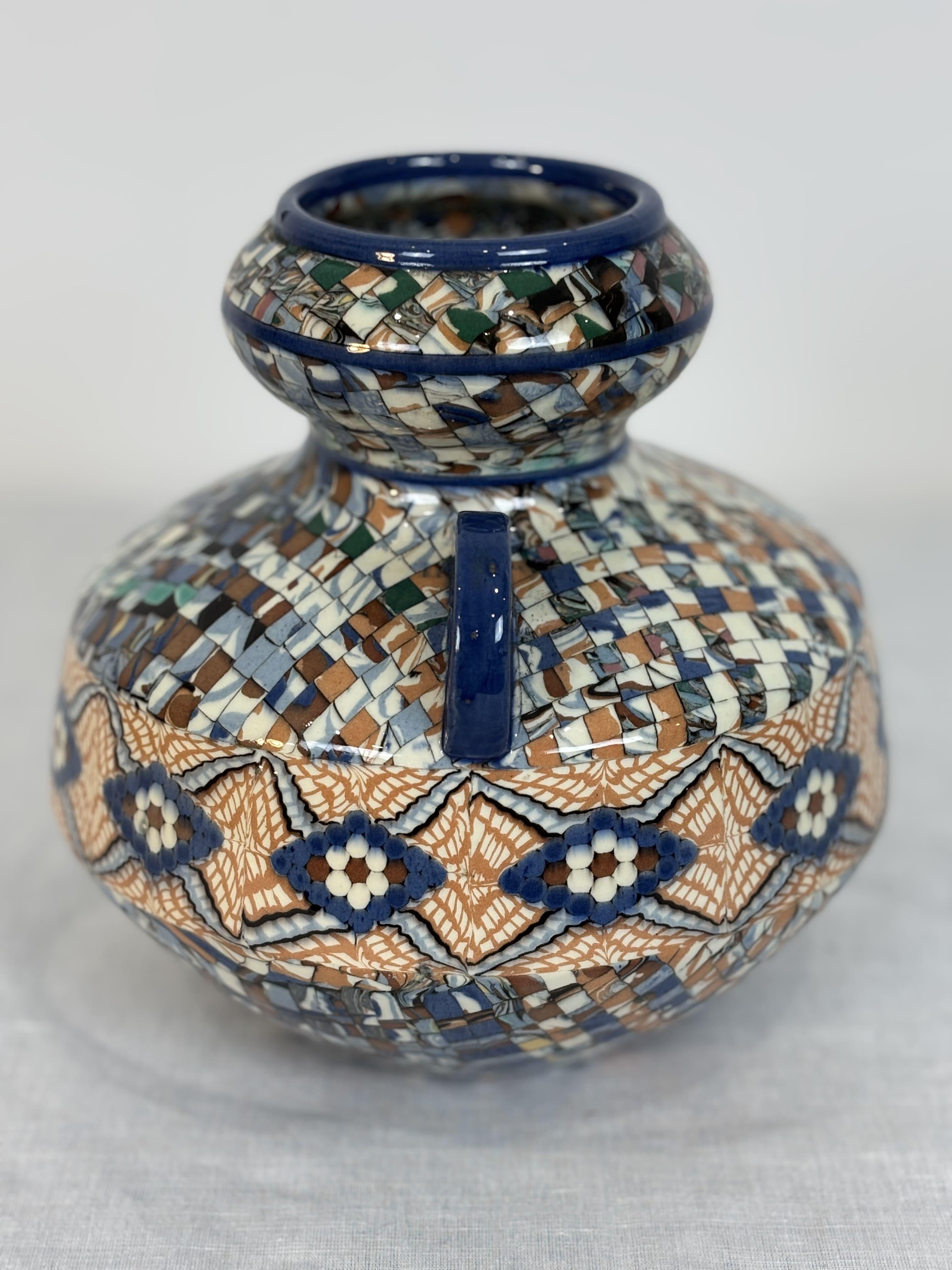 Mid-Century moderno Mosaico Jean Gerbino (1876-1966) Vaso a sfera grande con orecchie, CIRCA 1930
