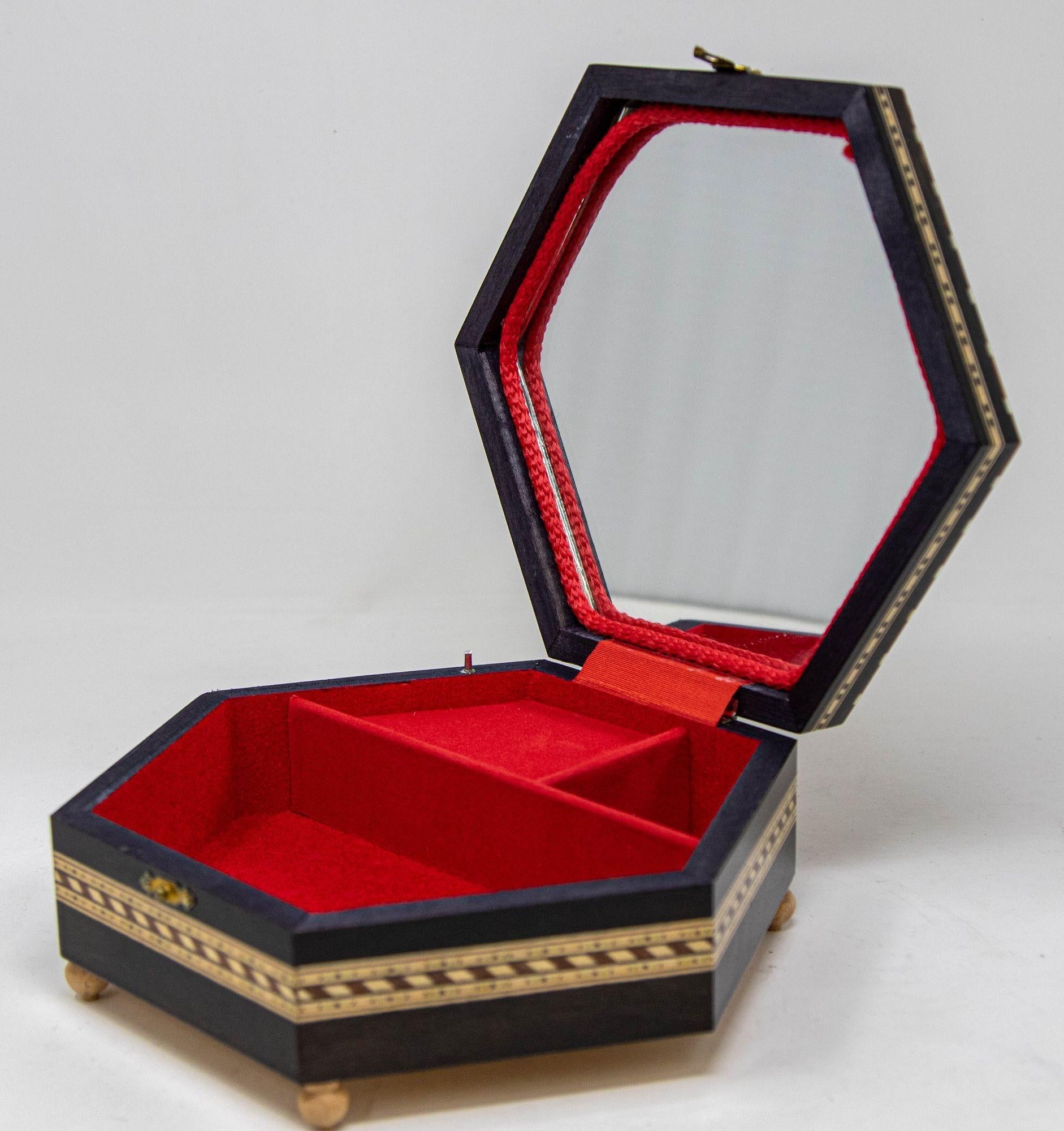Mosaic Marquetry Moorish Octagonal Footed Music Box Granada Spain 1950 For Sale 6