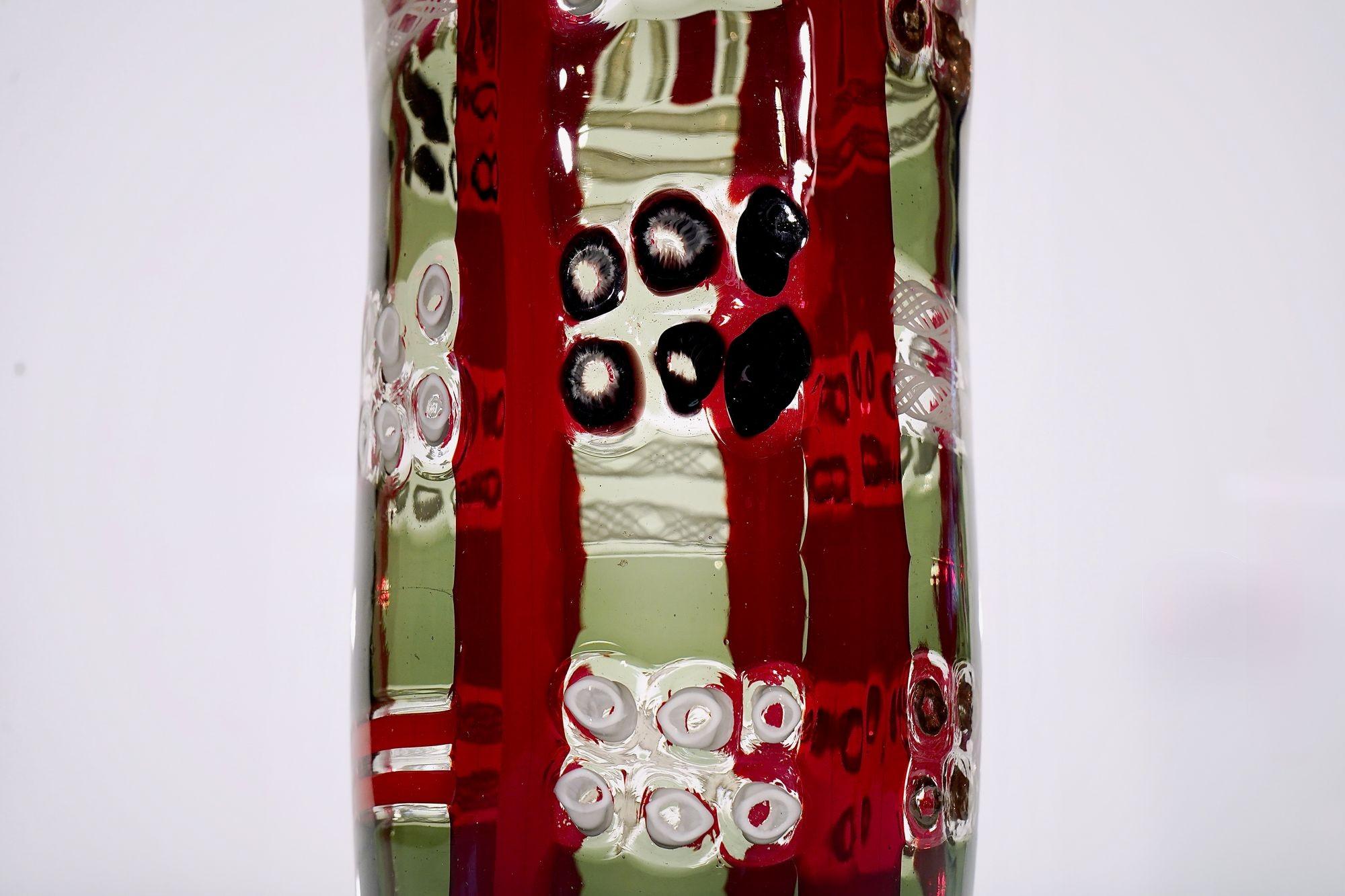 Mosaik Murano Vase mit Murrina, Zanfirico und Avventurina in rot und grau im Angebot 3