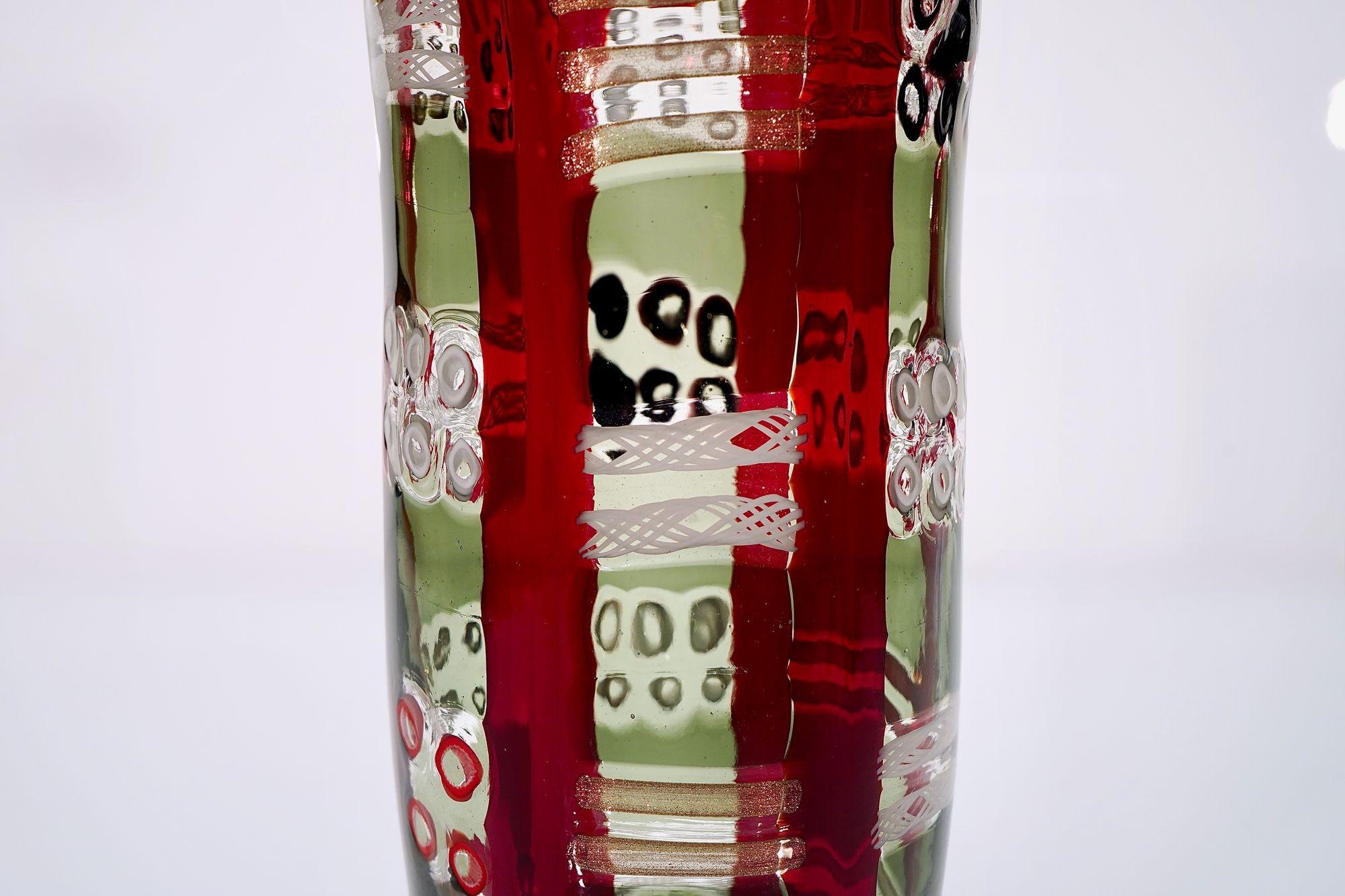 Mosaik Murano Vase mit Murrina, Zanfirico und Avventurina in rot und grau im Angebot 9