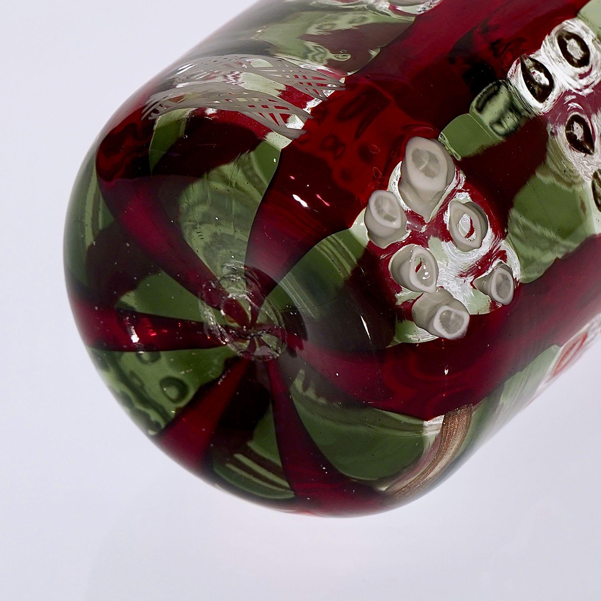 Mosaik Murano Vase mit Murrina, Zanfirico und Avventurina in rot und grau im Angebot 12