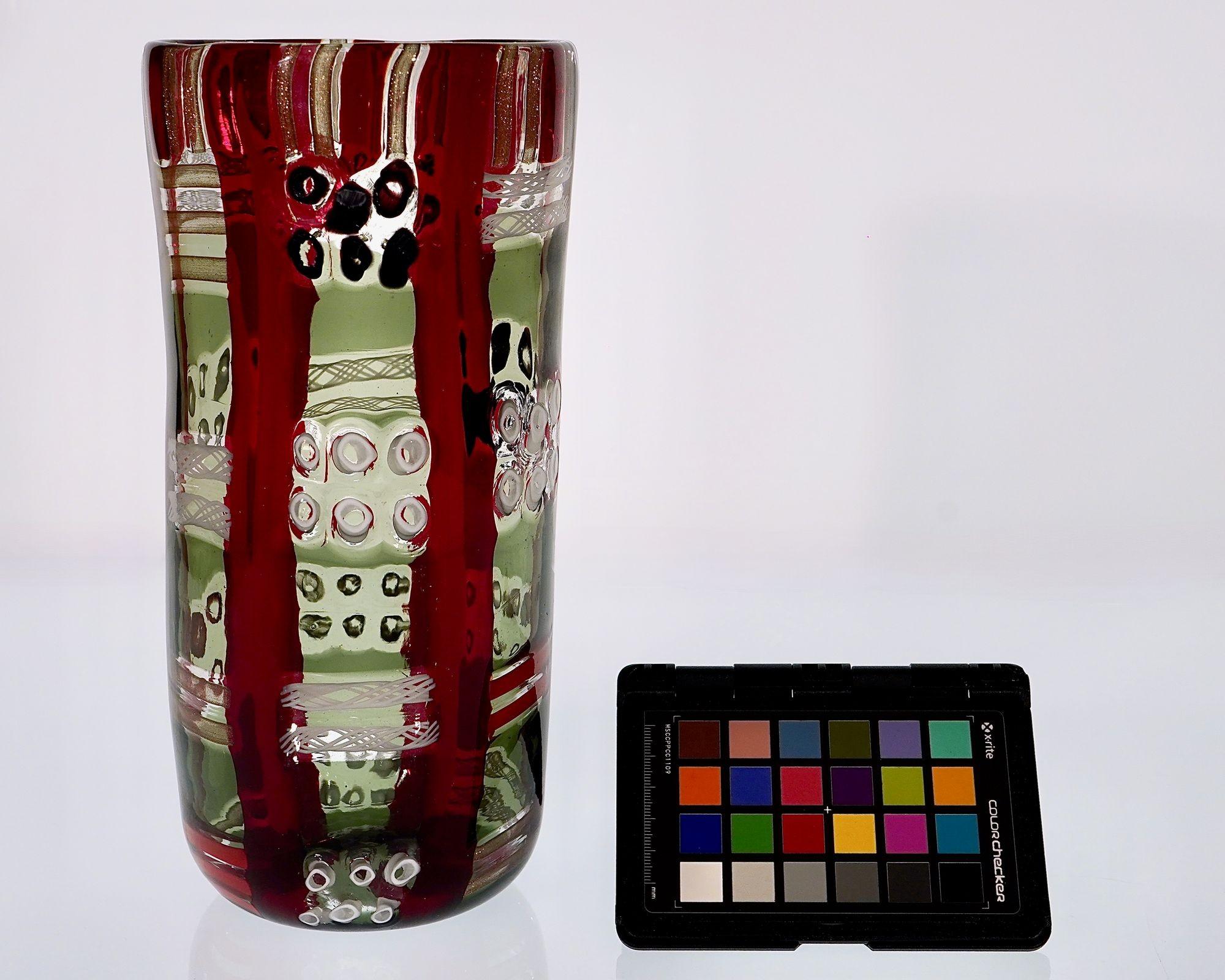 Mosaik Murano Vase mit Murrina, Zanfirico und Avventurina in rot und grau im Angebot 13