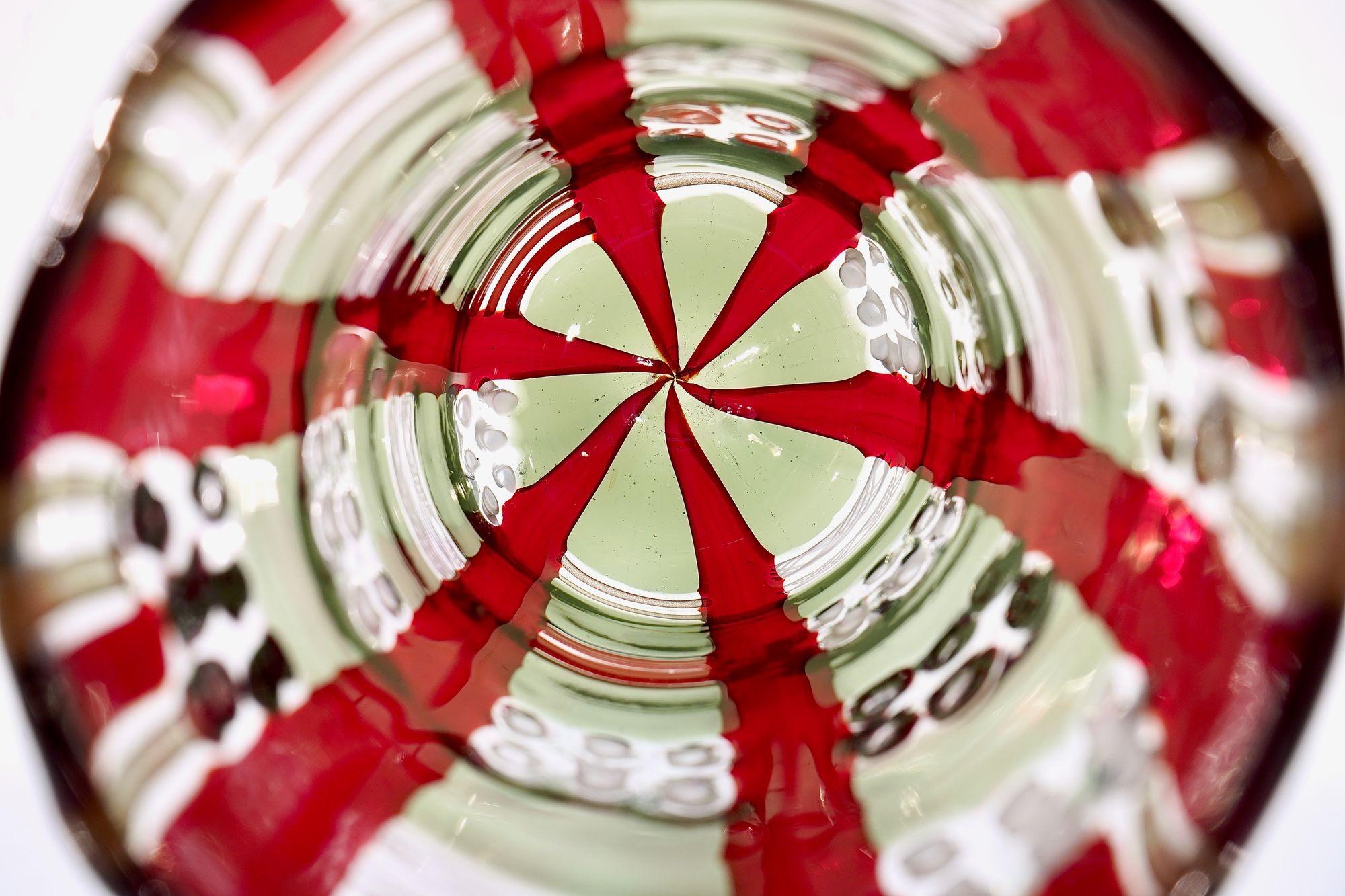 Mosaik Murano Vase mit Murrina, Zanfirico und Avventurina in rot und grau (Ende des 20. Jahrhunderts) im Angebot