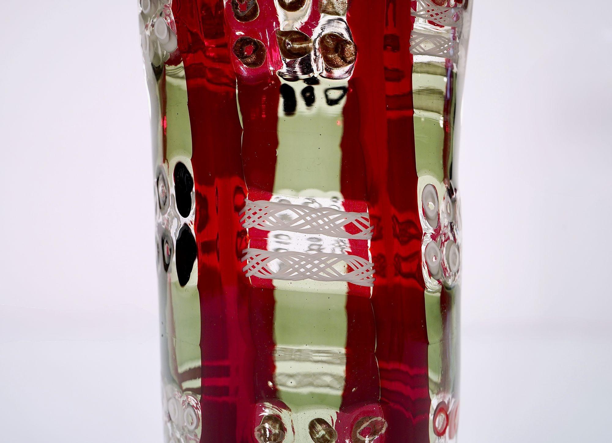 Mosaik Murano Vase mit Murrina, Zanfirico und Avventurina in rot und grau im Angebot 1