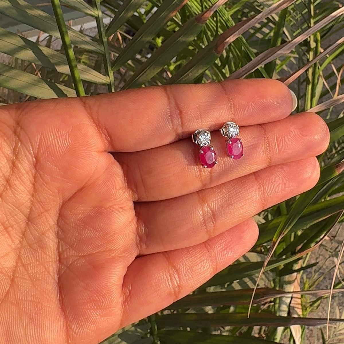 Donna Orecchini di rubino sfaccettato con pietra di nascita di luglio per il regalo della festa della mamma in argento 925 in vendita