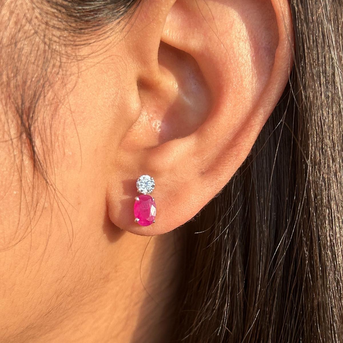 Orecchini di rubino sfaccettato con pietra di nascita di luglio per il regalo della festa della mamma in argento 925 in vendita 1