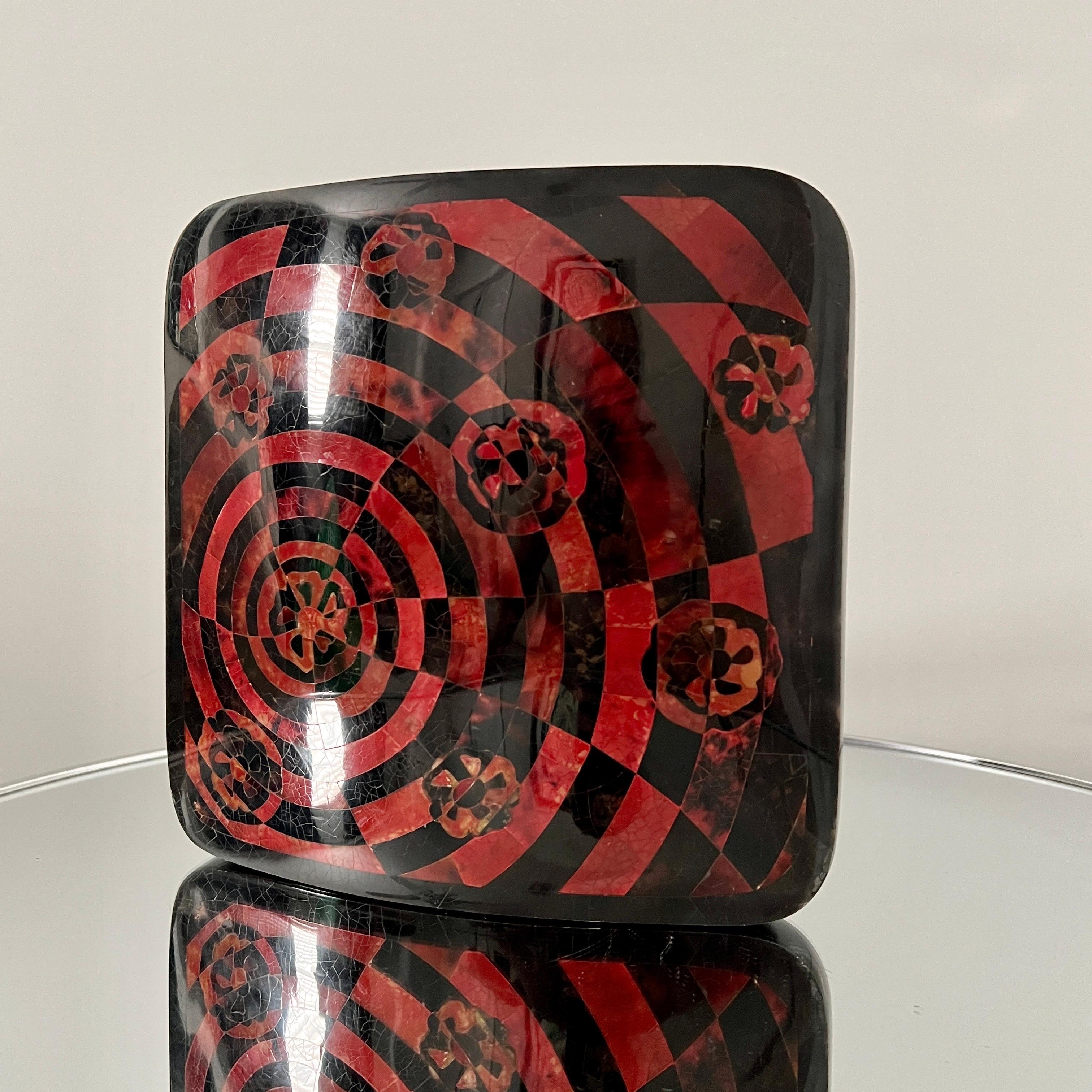 Mosaic Pen Shell Vase with Inlays in Red and Black by R & Y Augousti  In Good Condition For Sale In Fort Lauderdale, FL