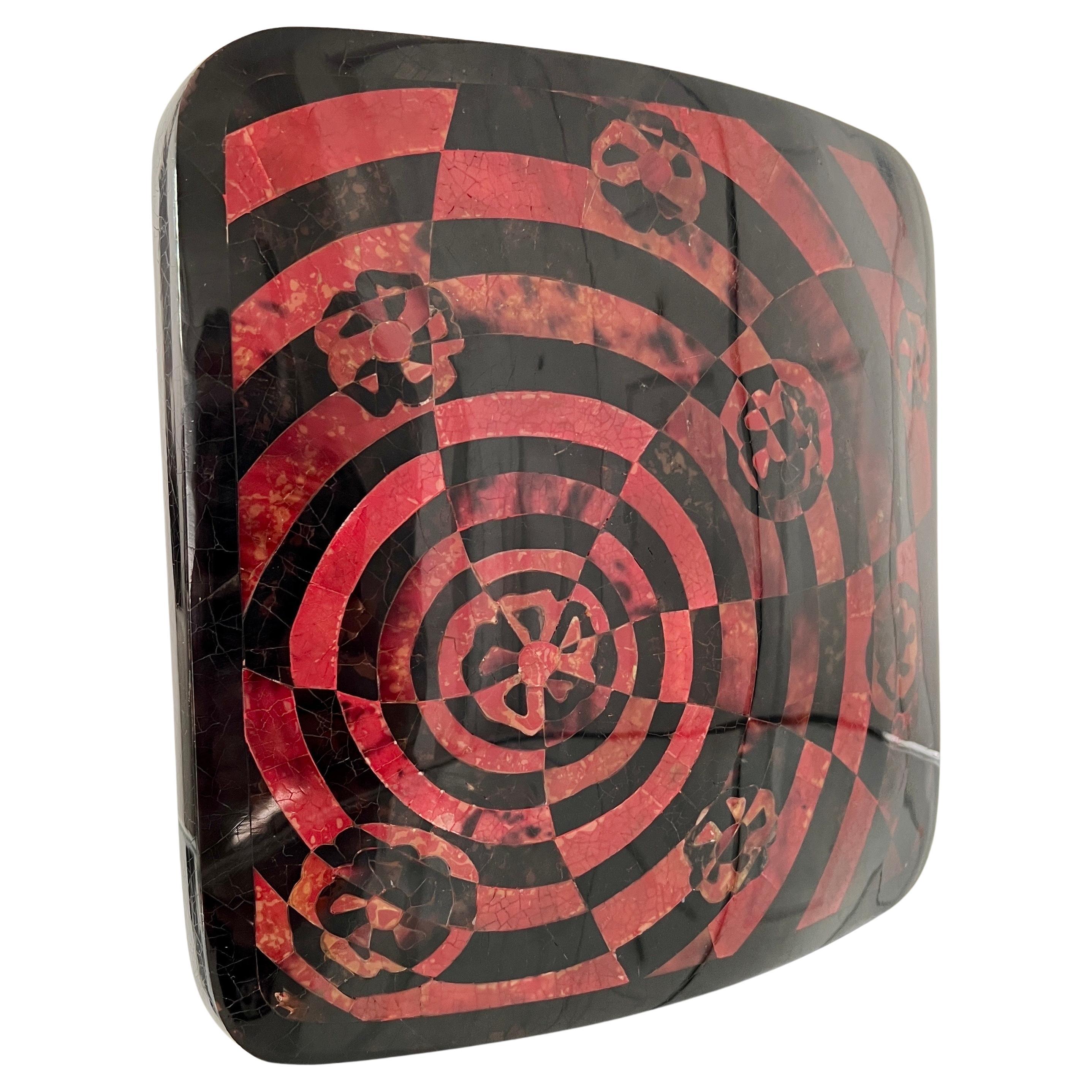Mosaik-Stiftmuschelvase mit Intarsien in Rot und Schwarz von R & Y Augousti 