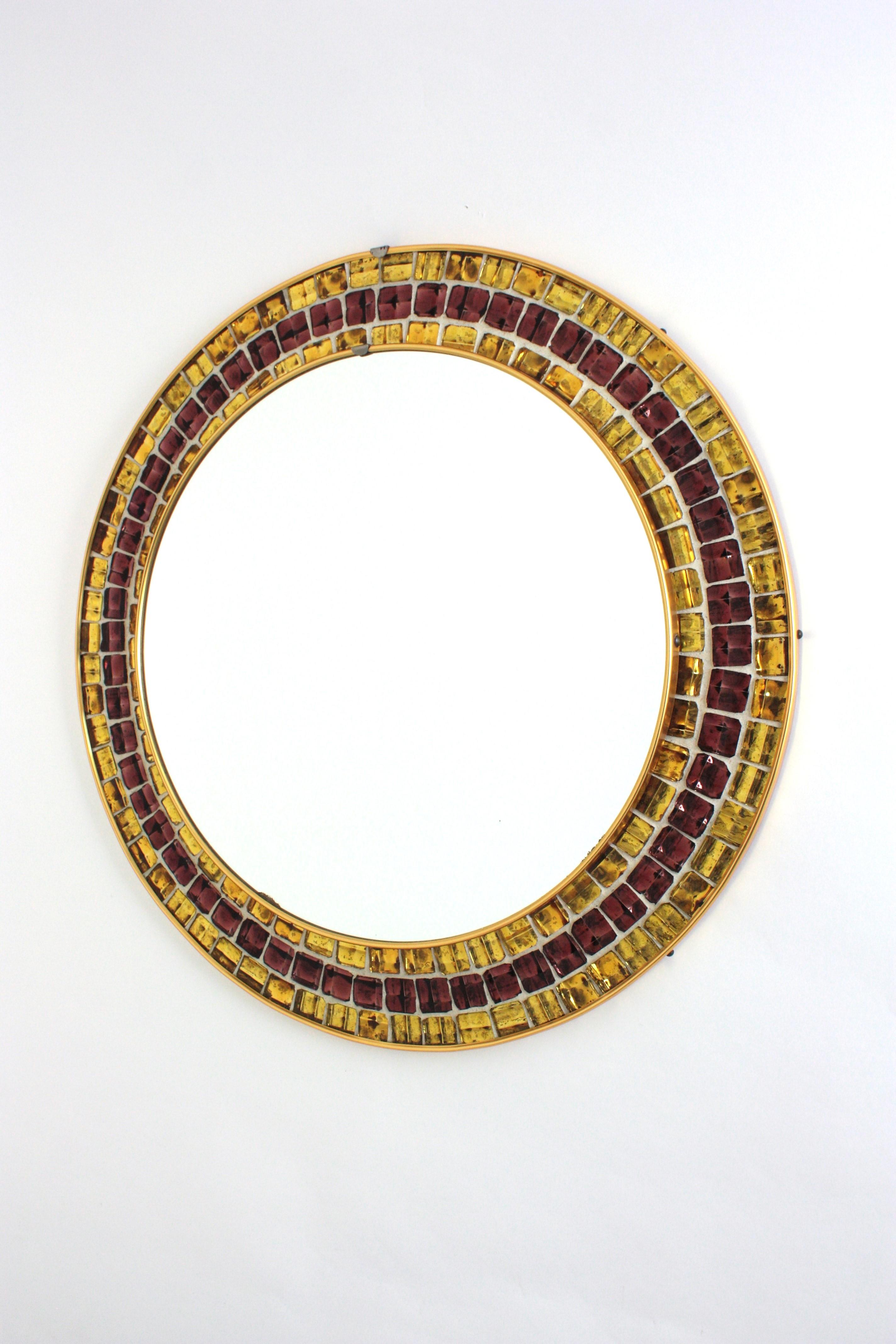 Mosaic Round Wall Mirror with Golden and Garnet Glass Tiles Frame, 1960 en venta 2
