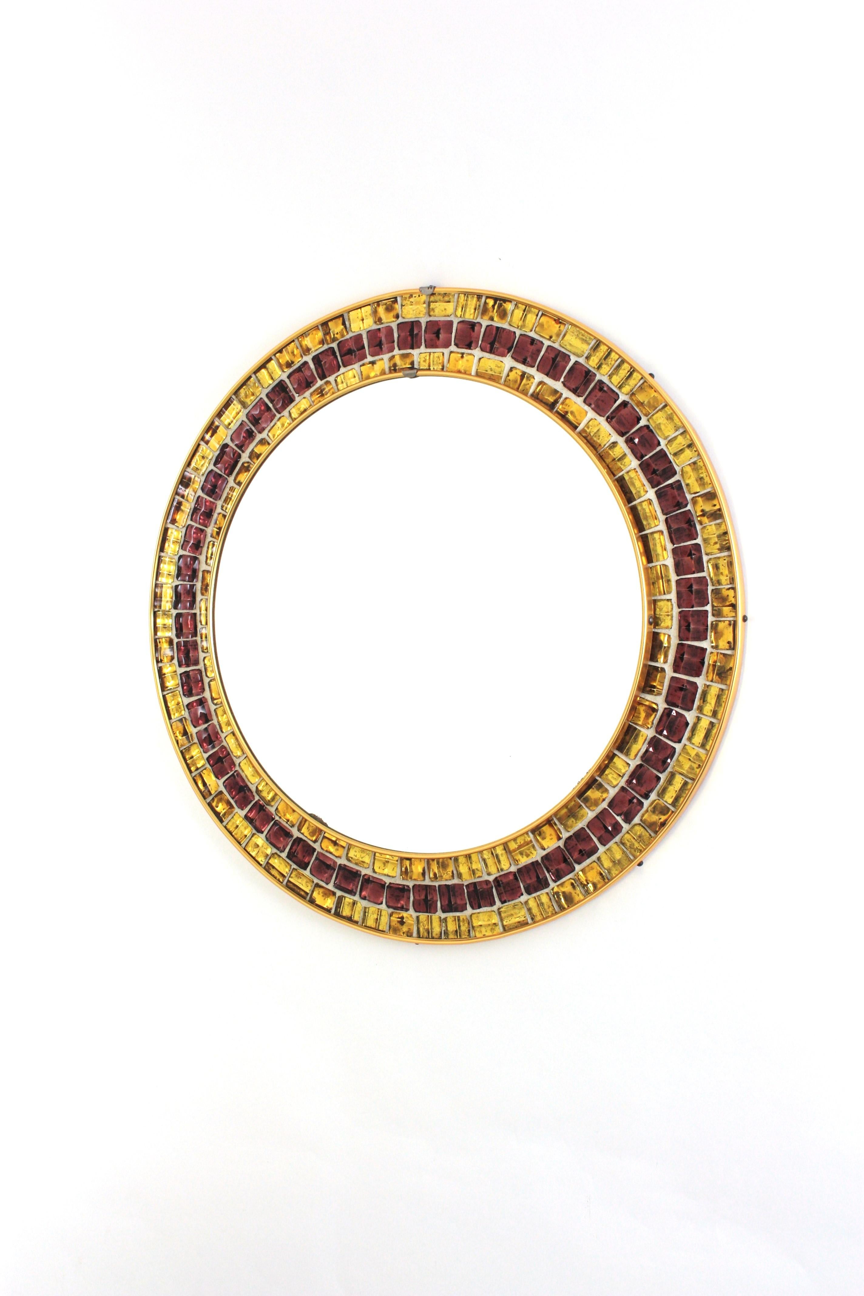 Mosaic Round Wall Mirror with Golden and Garnet Glass Tiles Frame, 1960 en venta 4