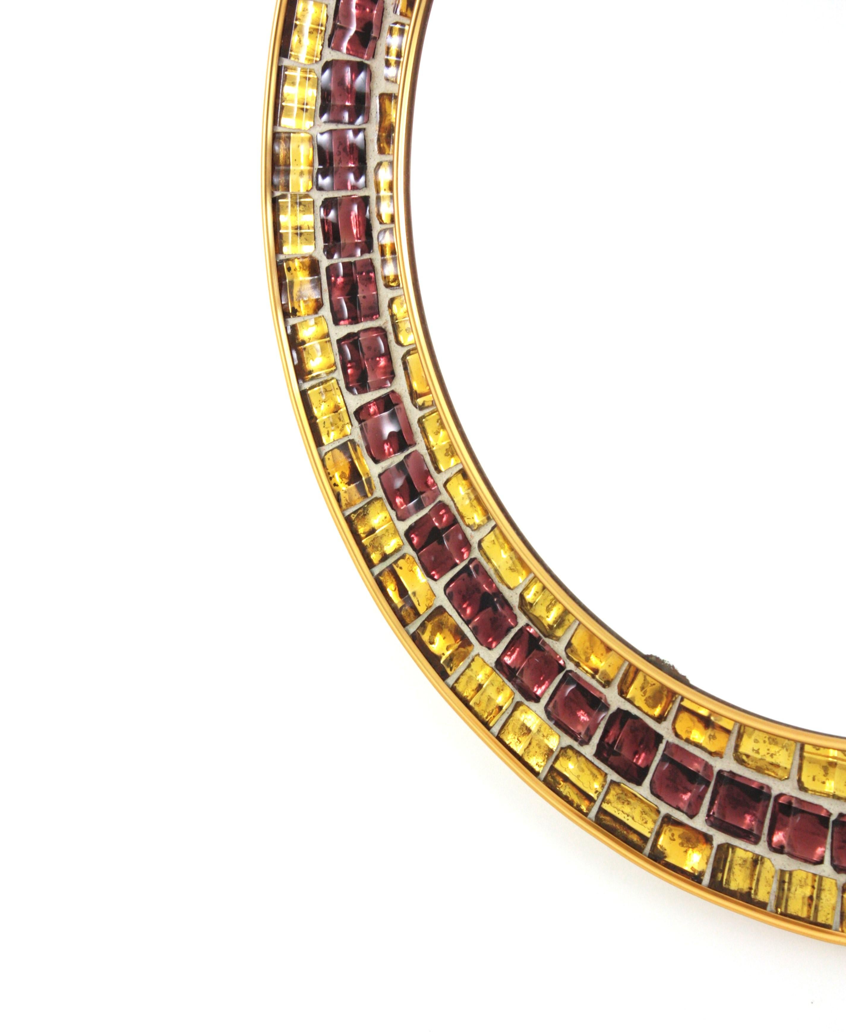 Mosaic Round Wall Mirror with Golden and Garnet Glass Tiles Frame, 1960 en venta 5