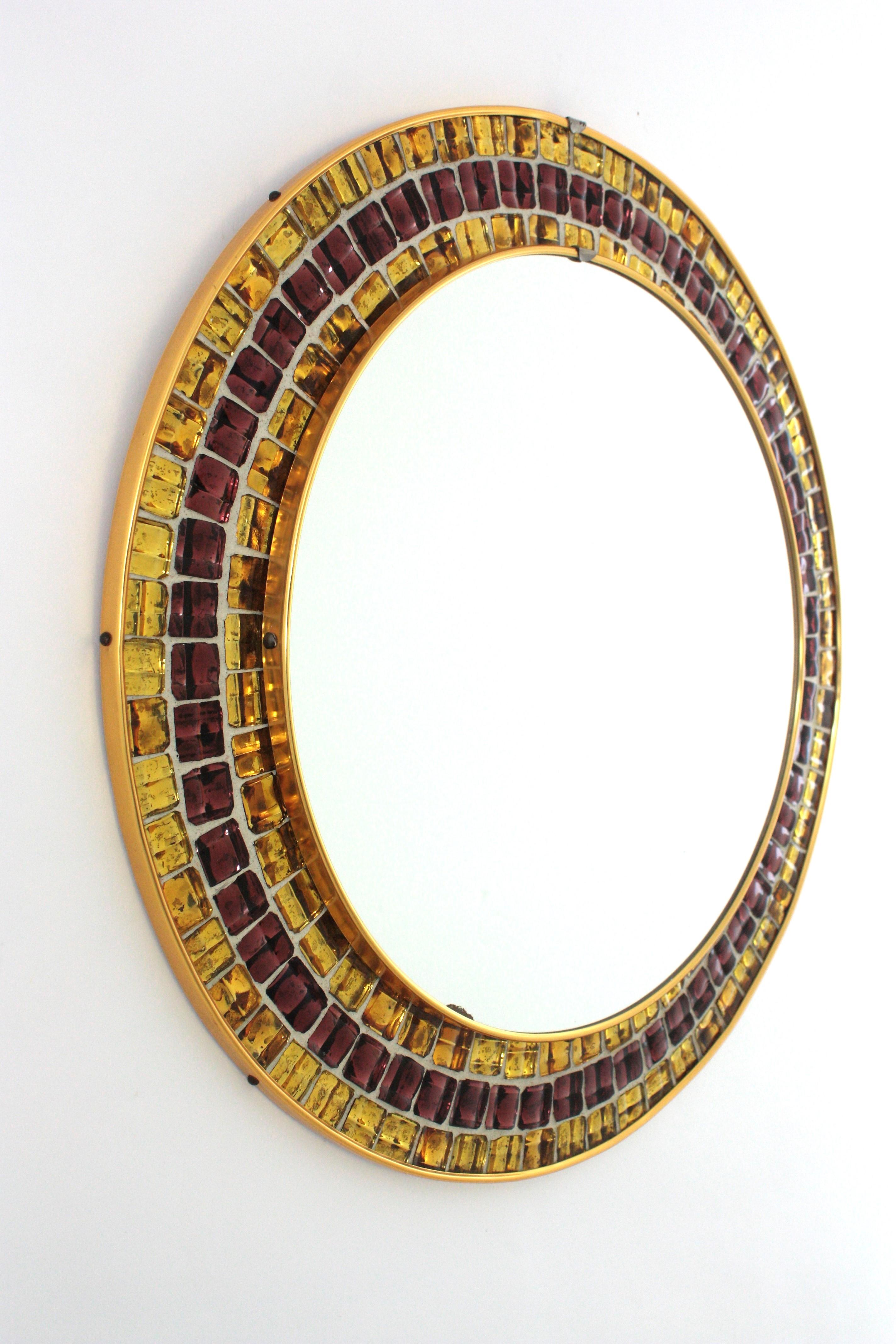 Mosaic Round Wall Mirror with Golden and Garnet Glass Tiles Frame, 1960 en venta 6