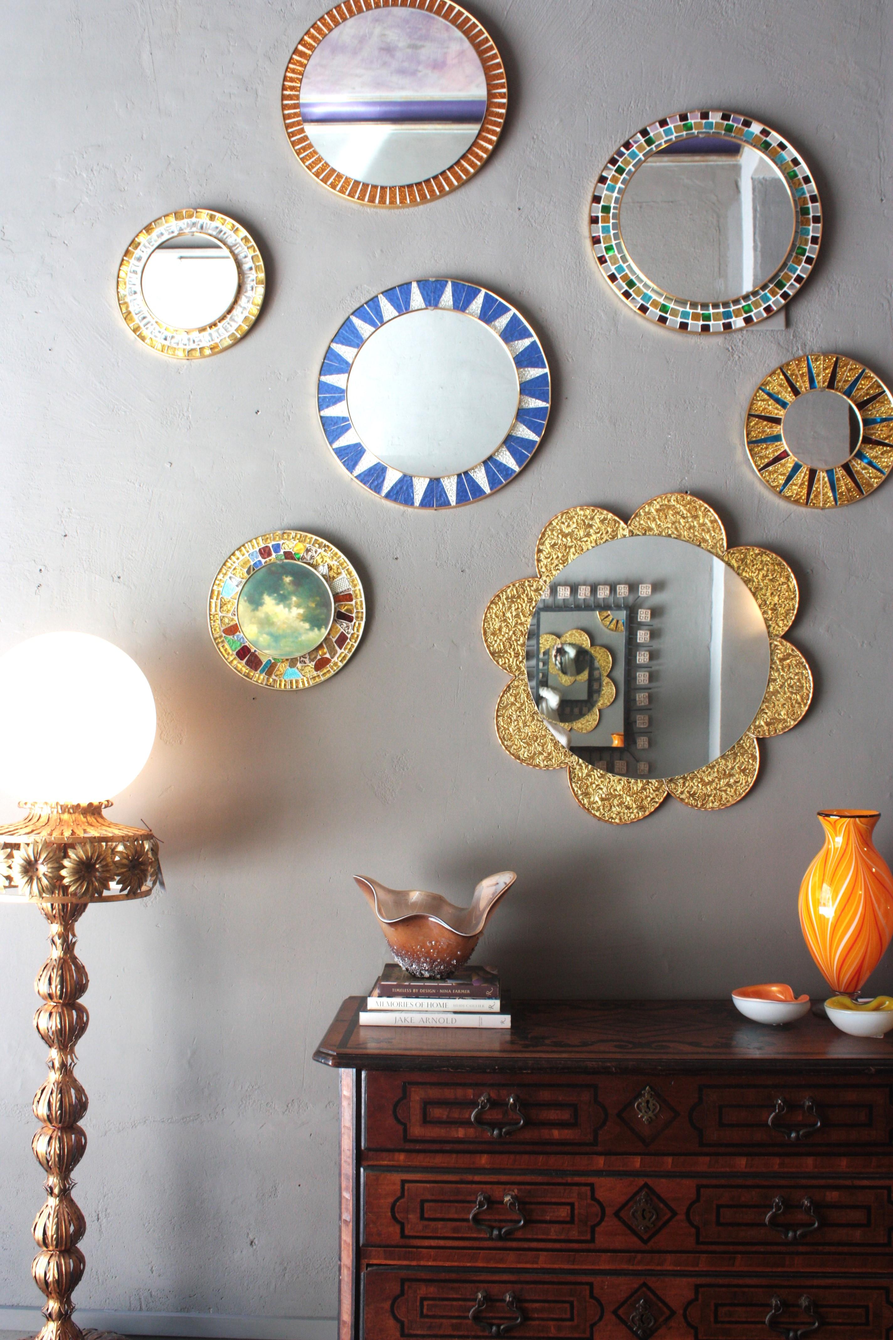 Mosaic Round Wall Mirror with Golden and Garnet Glass Tiles Frame, 1960 Español en venta