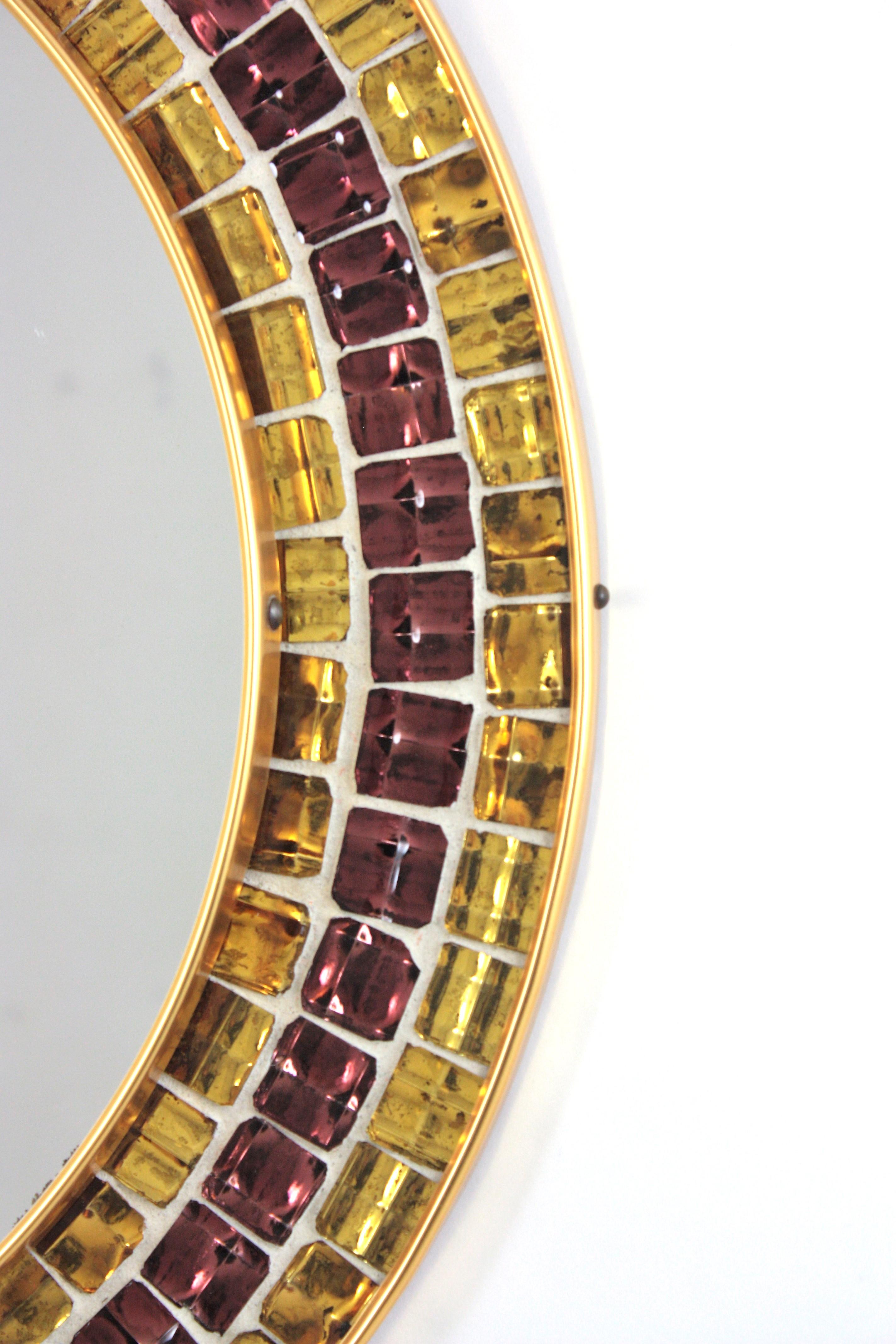 Mosaic Round Wall Mirror with Golden and Garnet Glass Tiles Frame, 1960 en venta 1