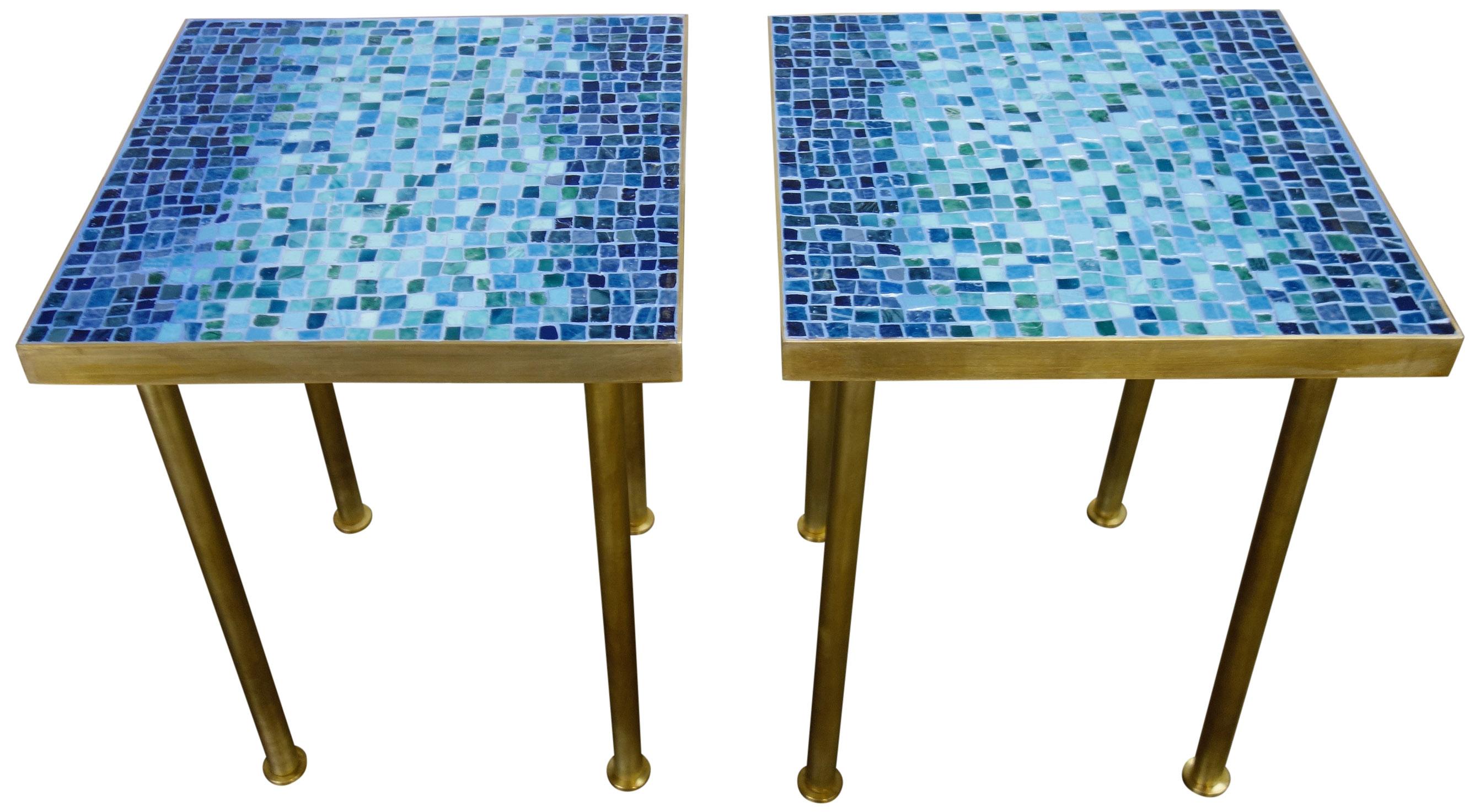 Beistell- oder Beistelltische aus Mosaik mit Messingrahmen im Zustand „Gut“ im Angebot in BROOKLYN, NY