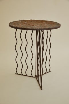 Tablero de mosaico con base de hierro modernista