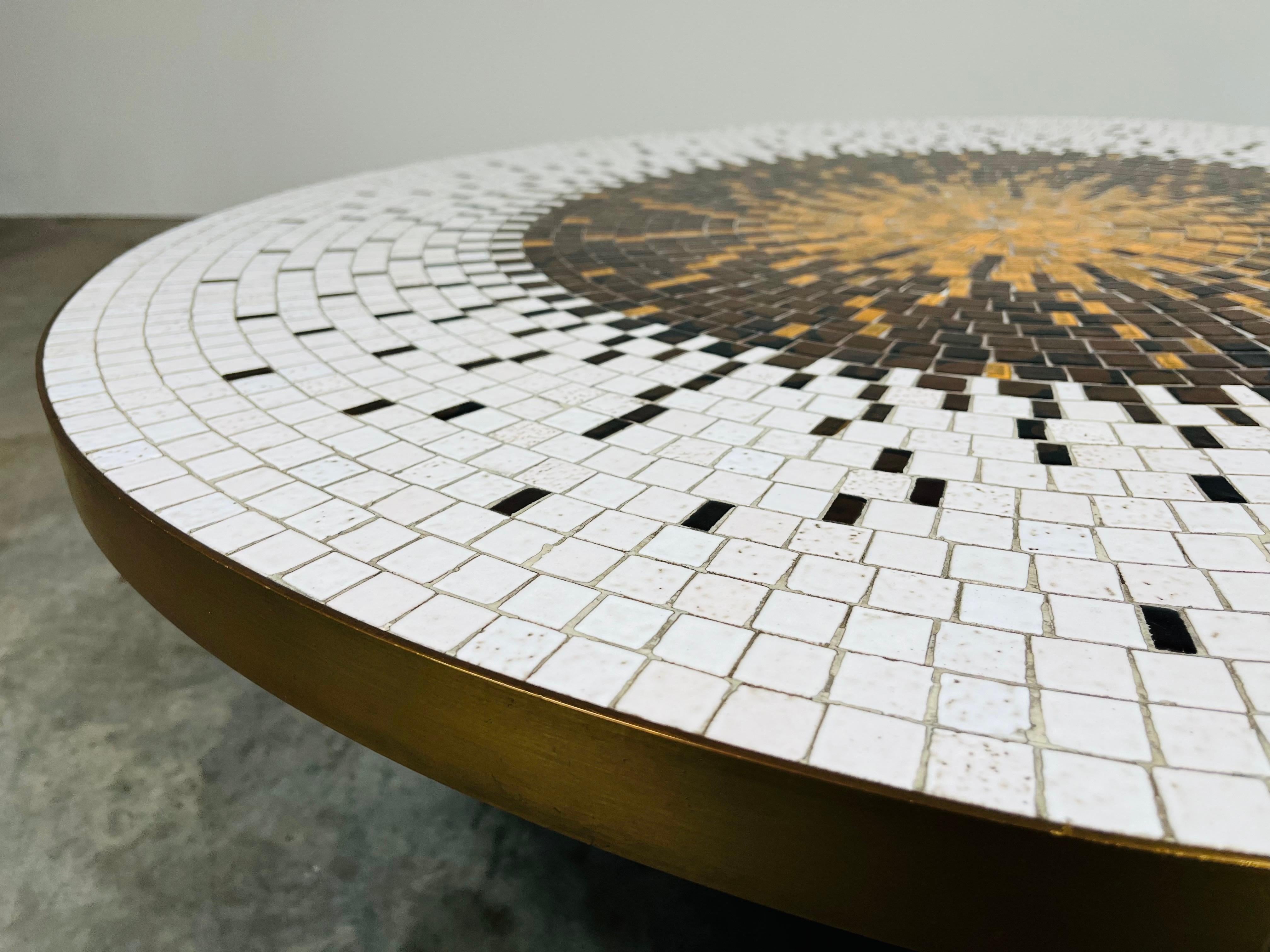 Table de cocktail ronde Sunburst sur pieds en laiton imitation bambou en vente 1