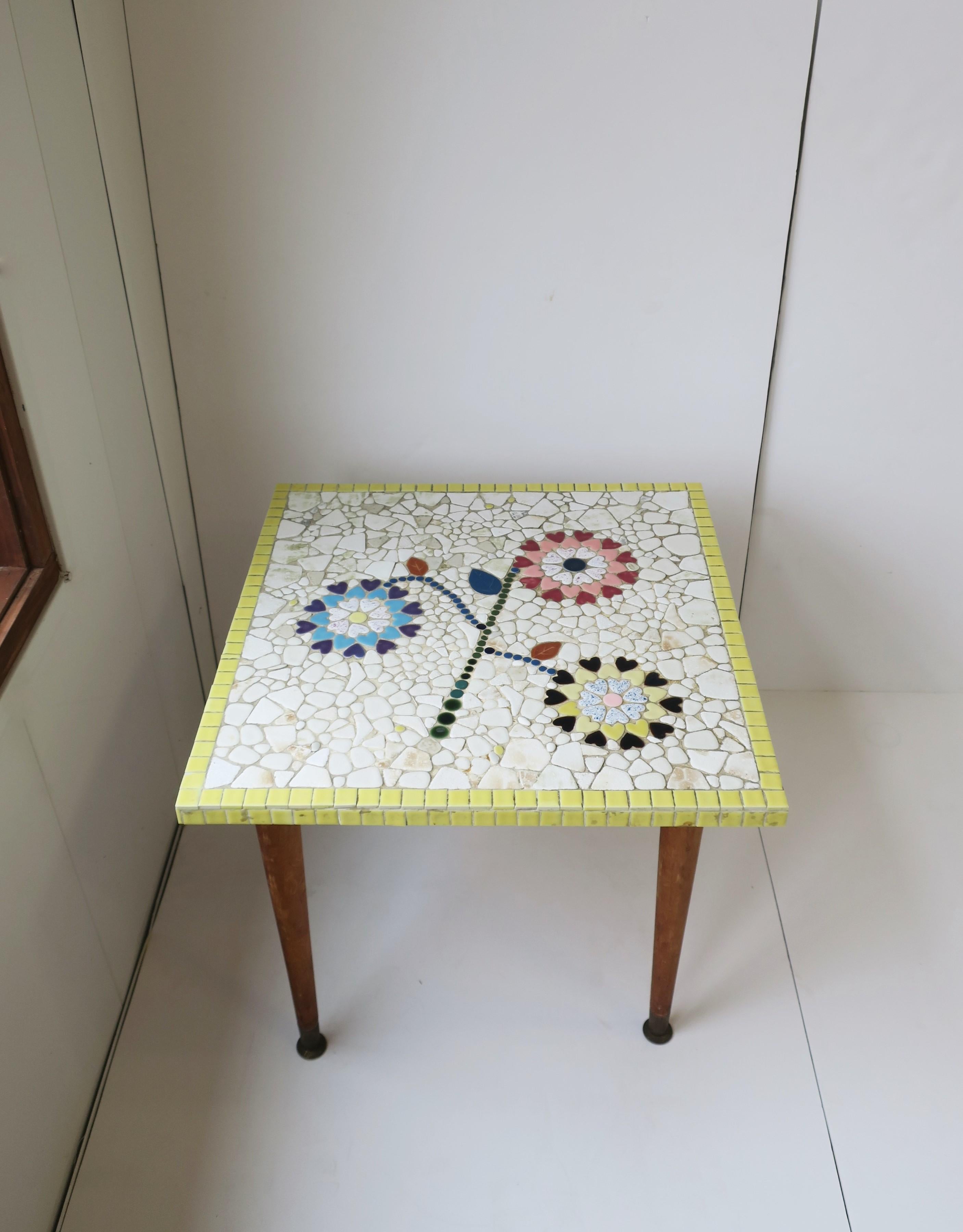 Abschlusstisch mit Mosaikfliesenplatte, um 1960 (Moderne der Mitte des Jahrhunderts) im Angebot
