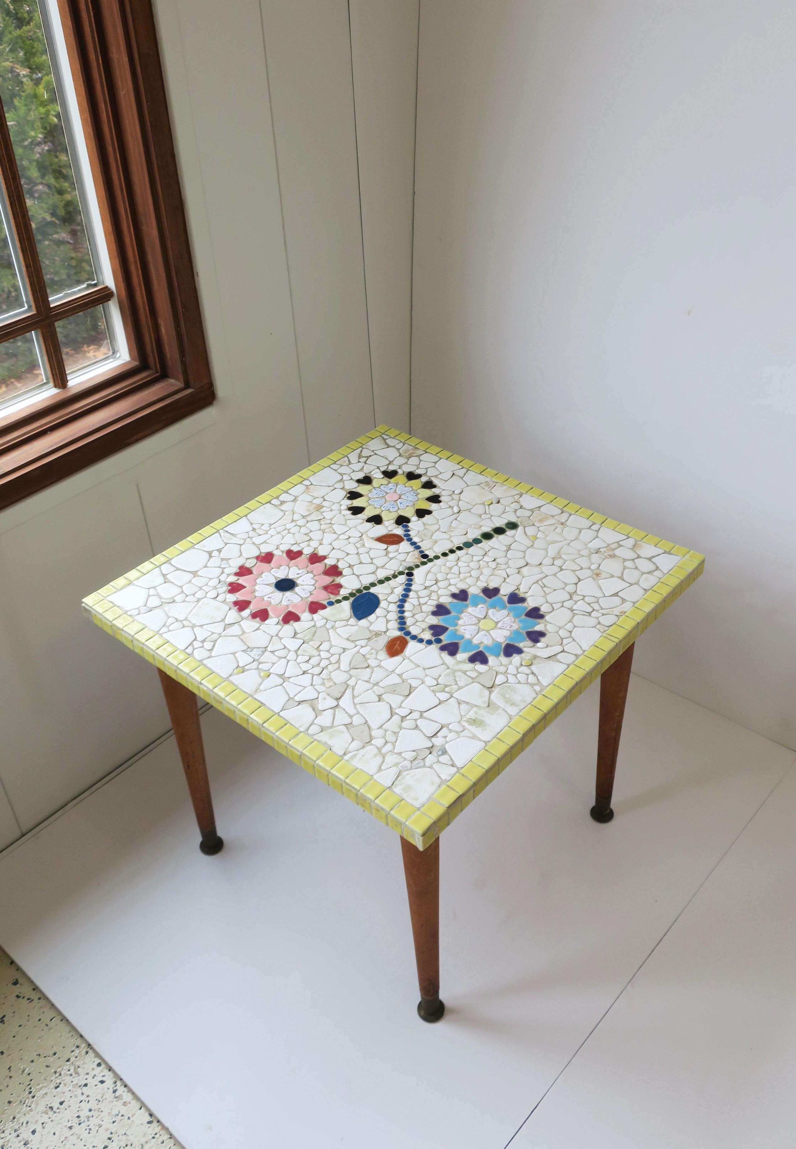 Abschlusstisch mit Mosaikfliesenplatte, um 1960 (Handgefertigt) im Angebot