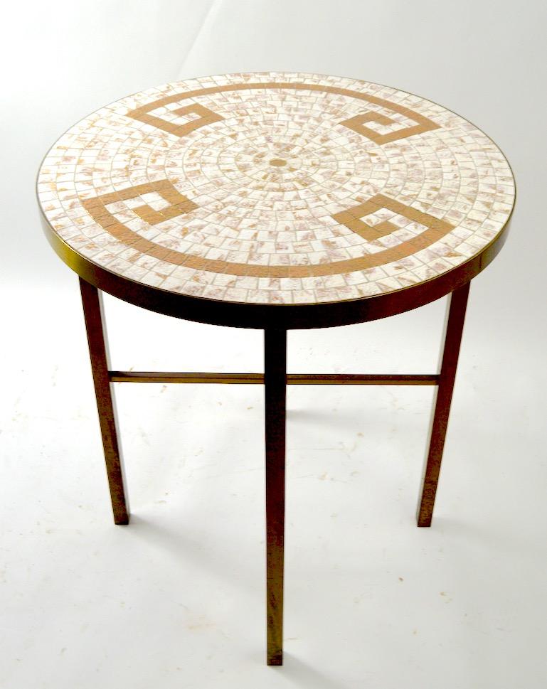 Table à plateau en mosaïque et carreaux avec pieds en laiton en vente 2