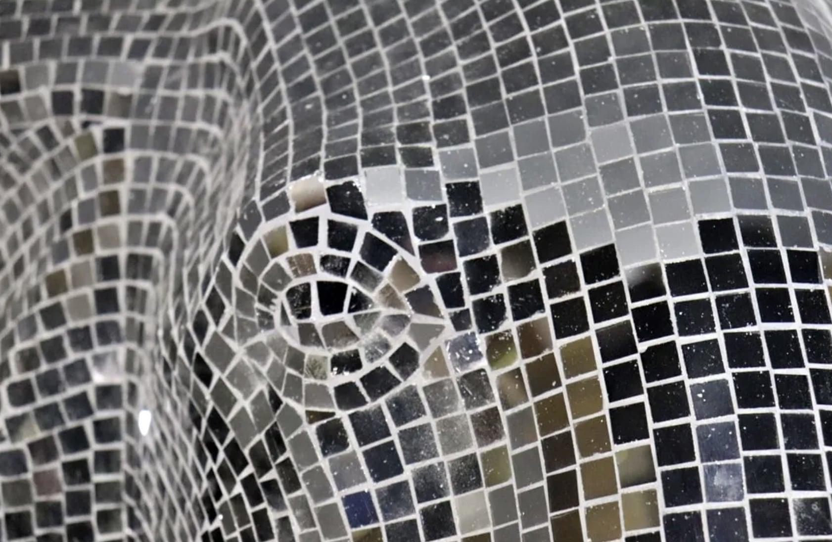 Elefanten-Skulptur aus Mosaikfliesen (20. Jahrhundert) im Angebot