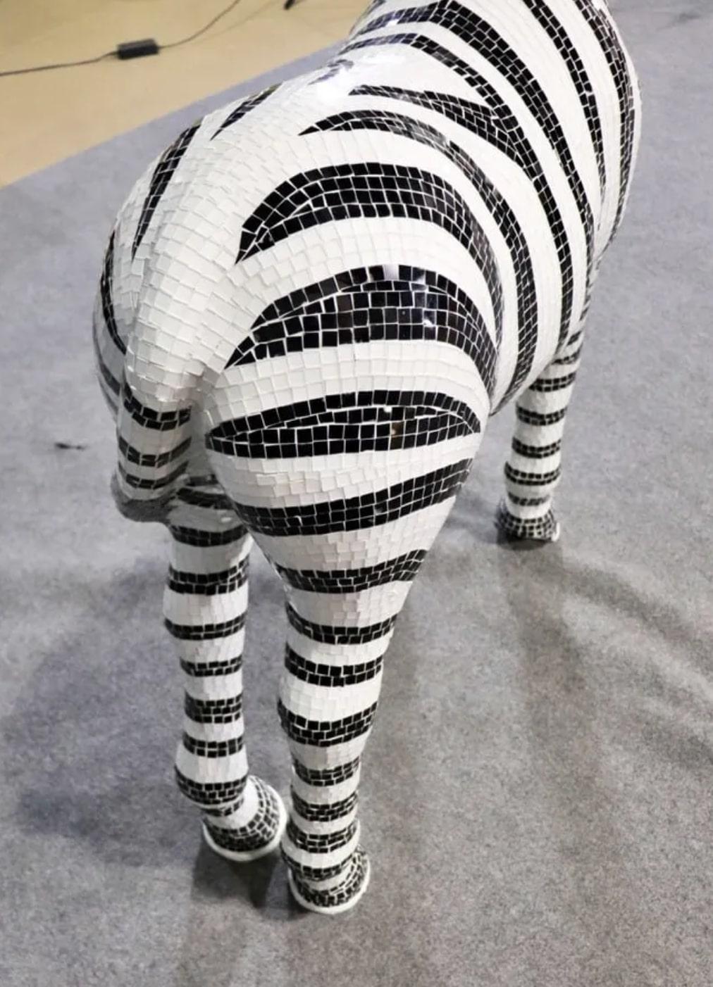 20ième siècle Sculpture zébrée en mosaïque en vente