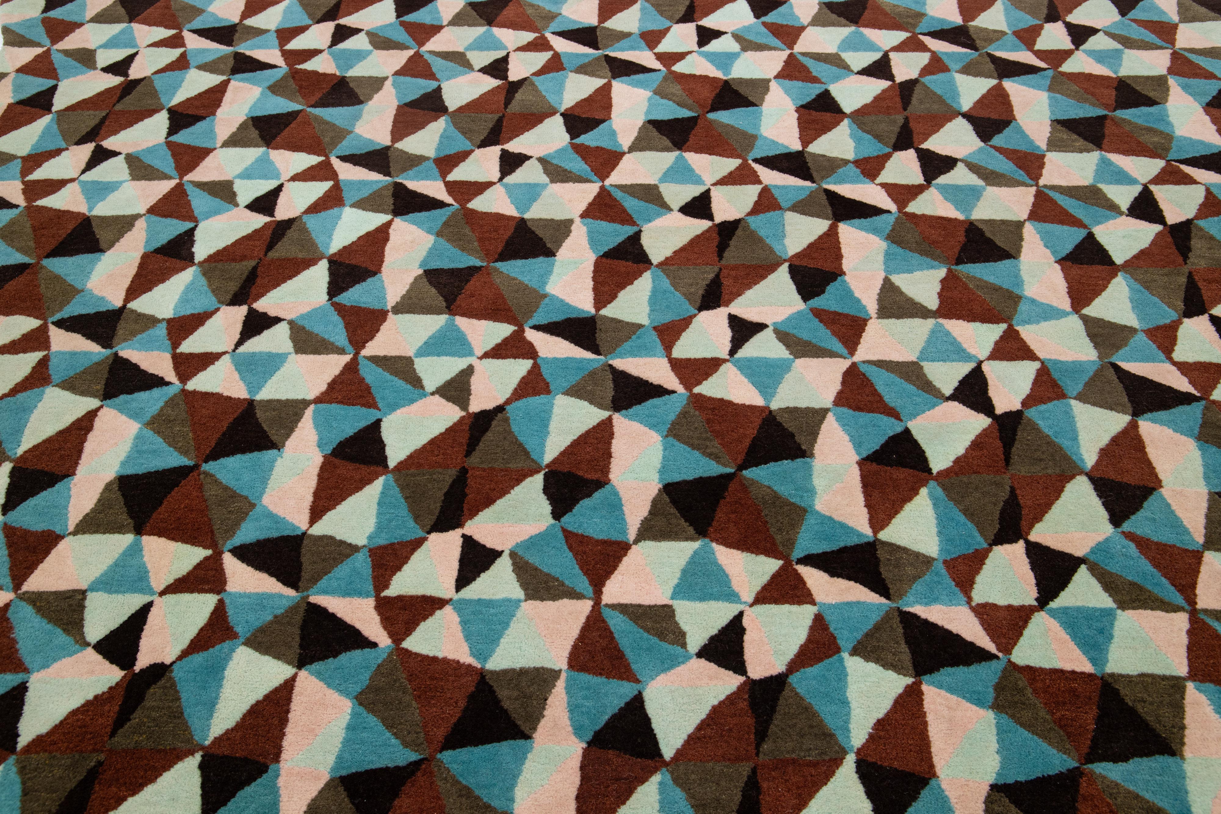 Mosaico Handgetufteter moderner Wollteppich mit mehrfarbigem Muster von Apadana (Moderne) im Angebot