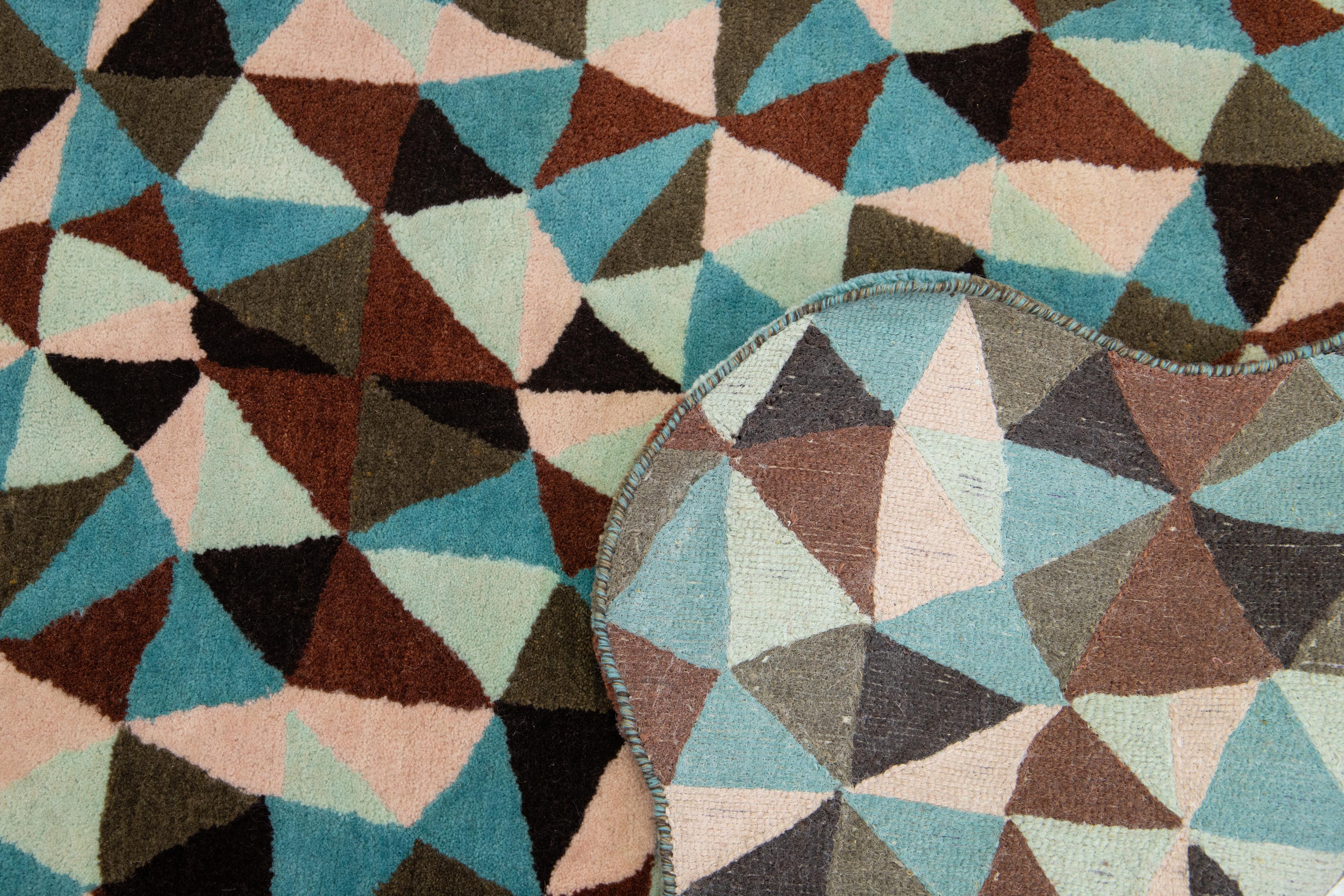 Mosaico Handgetufteter moderner Wollteppich mit mehrfarbigem Muster von Apadana im Angebot 1