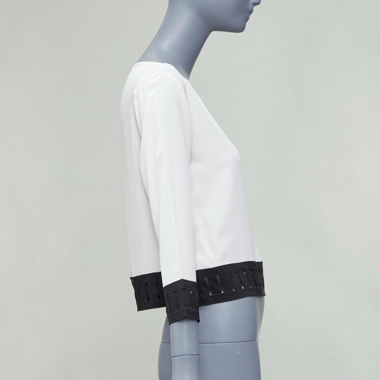 Moschino, top colorblock in 100% seta panna e nero, con orlo applicato, IT38 XS In condizioni buone in vendita a Hong Kong, NT