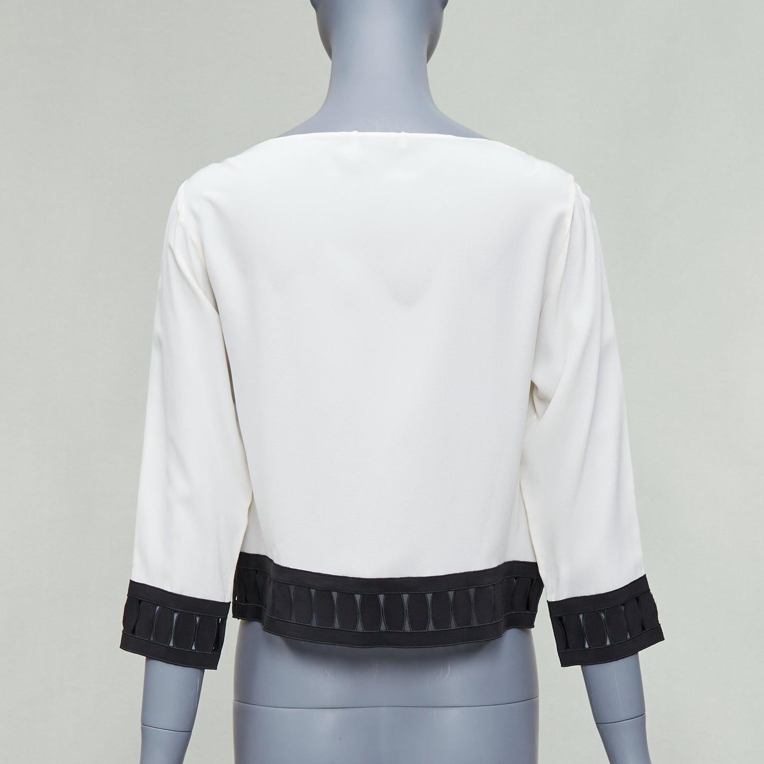 Donna Moschino, top colorblock in 100% seta panna e nero, con orlo applicato, IT38 XS in vendita