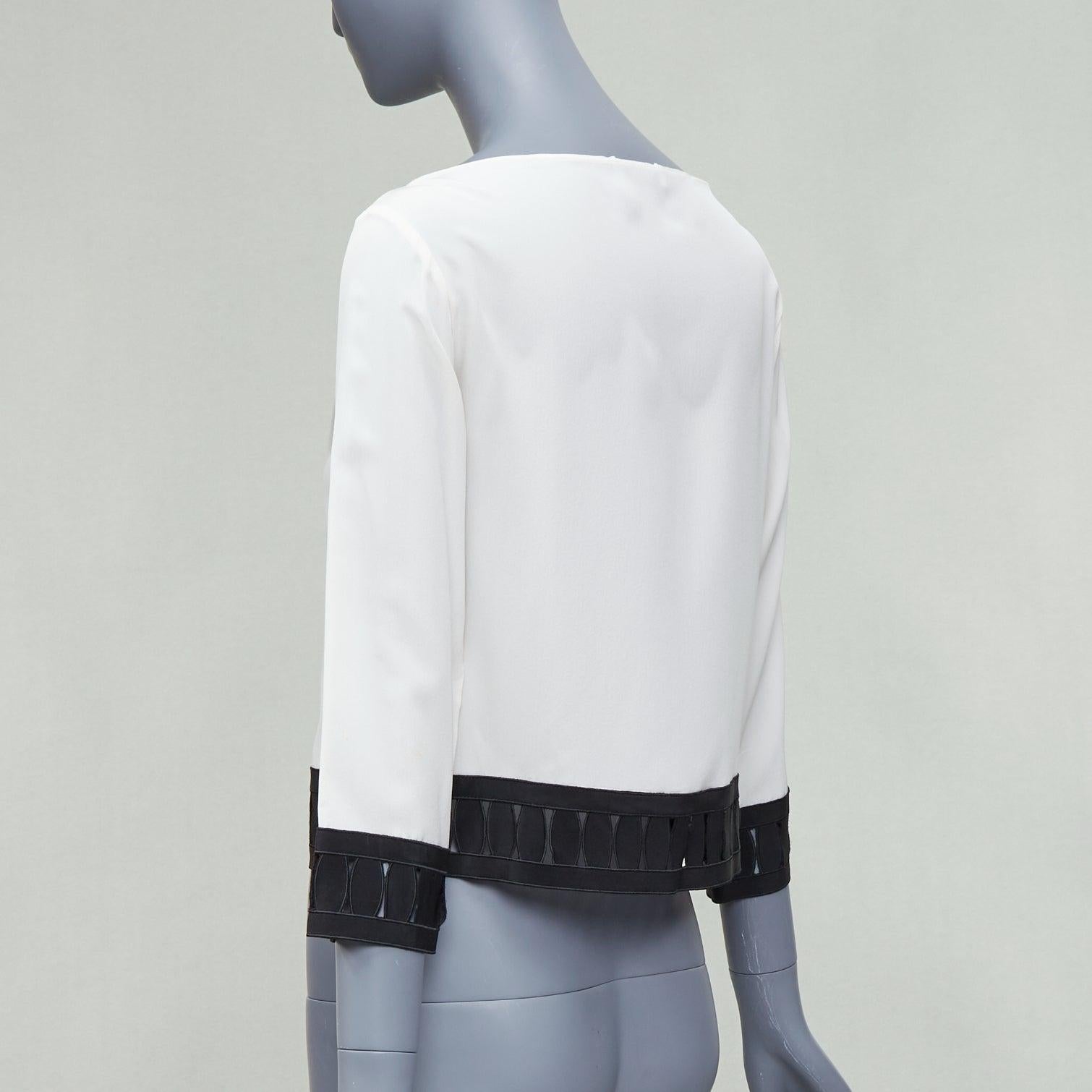 Moschino, top colorblock in 100% seta panna e nero, con orlo applicato, IT38 XS in vendita 1